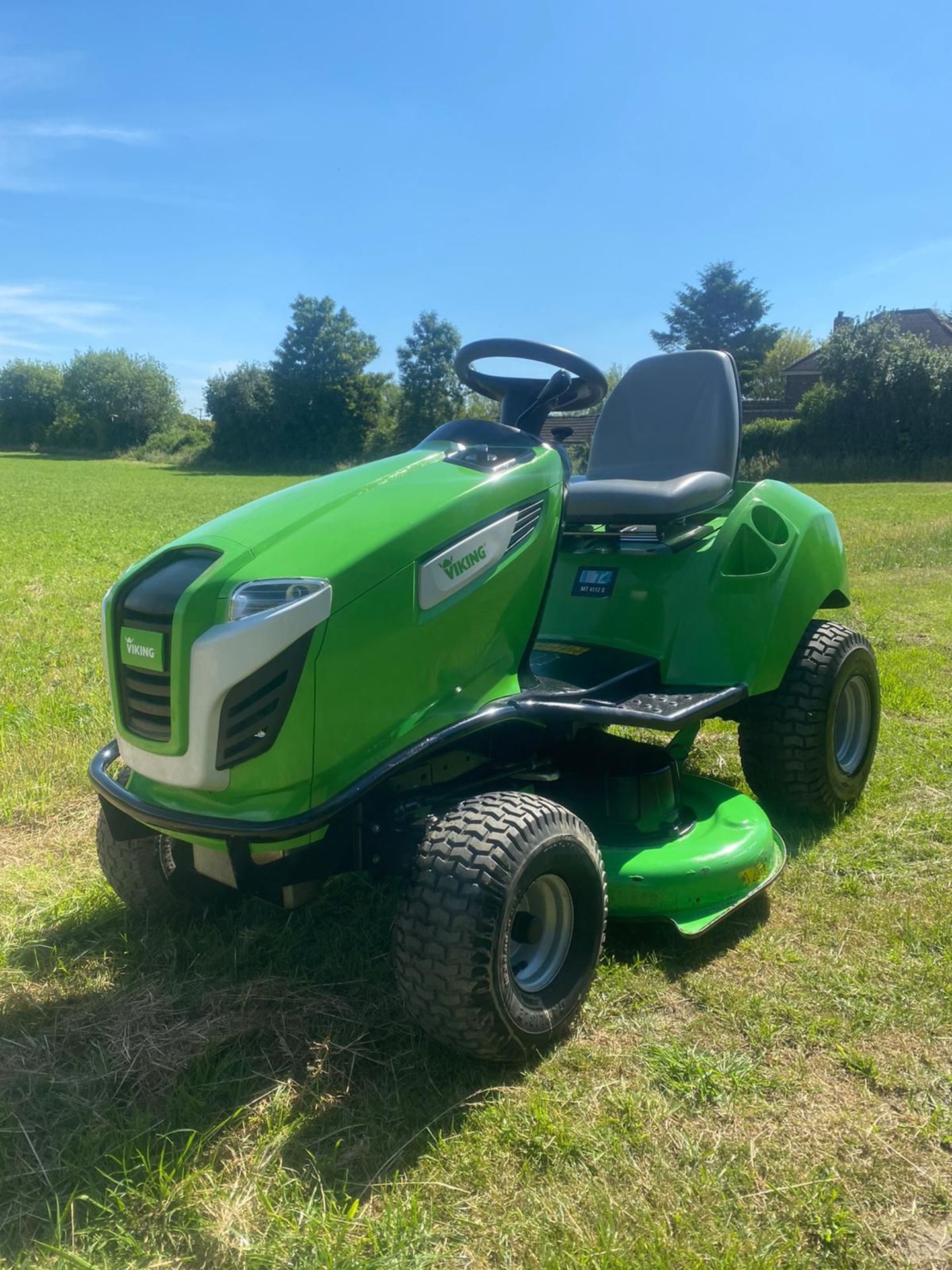 2017 VIKING T4 RIDE ON LAWN MOWER *PLUS VAT* - Image 5 of 7