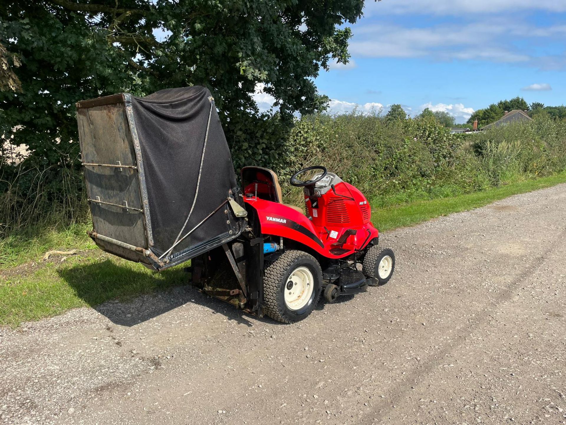 YANMAR RD18 RIDE ON LAWN MOWER *PLUS VAT* - Image 5 of 12