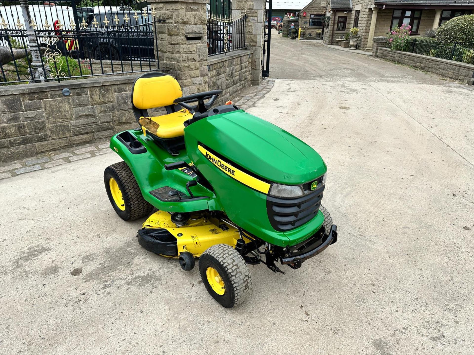 JOHN DEERE X304 4WS RIDE ON MOWER *PLUS VAT* - Image 5 of 15