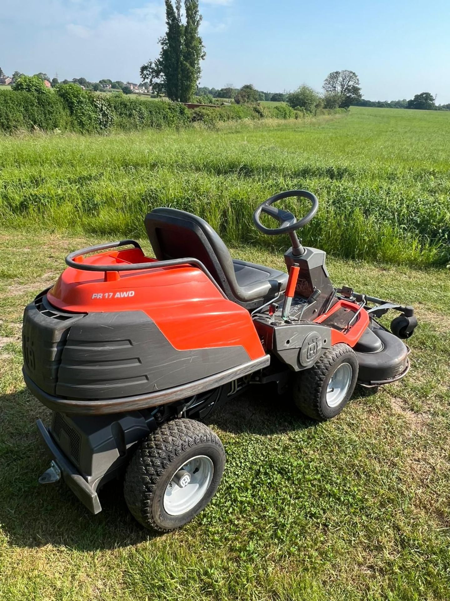 husqvarna rider pr17 awd Ride on lawn mower *NO VAT* - Image 6 of 9