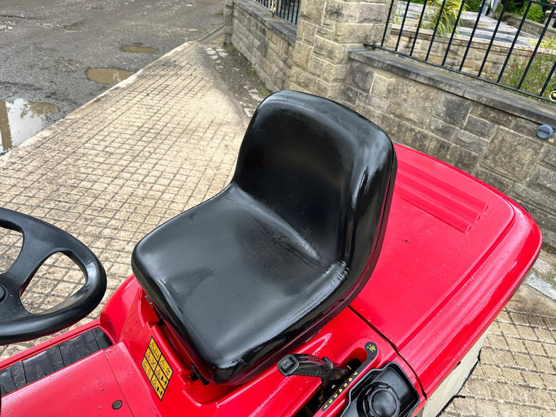 HONDA 2315 RIDE ON MOWER WITH REAR COLLECTOR *NO VAT* - Image 11 of 11