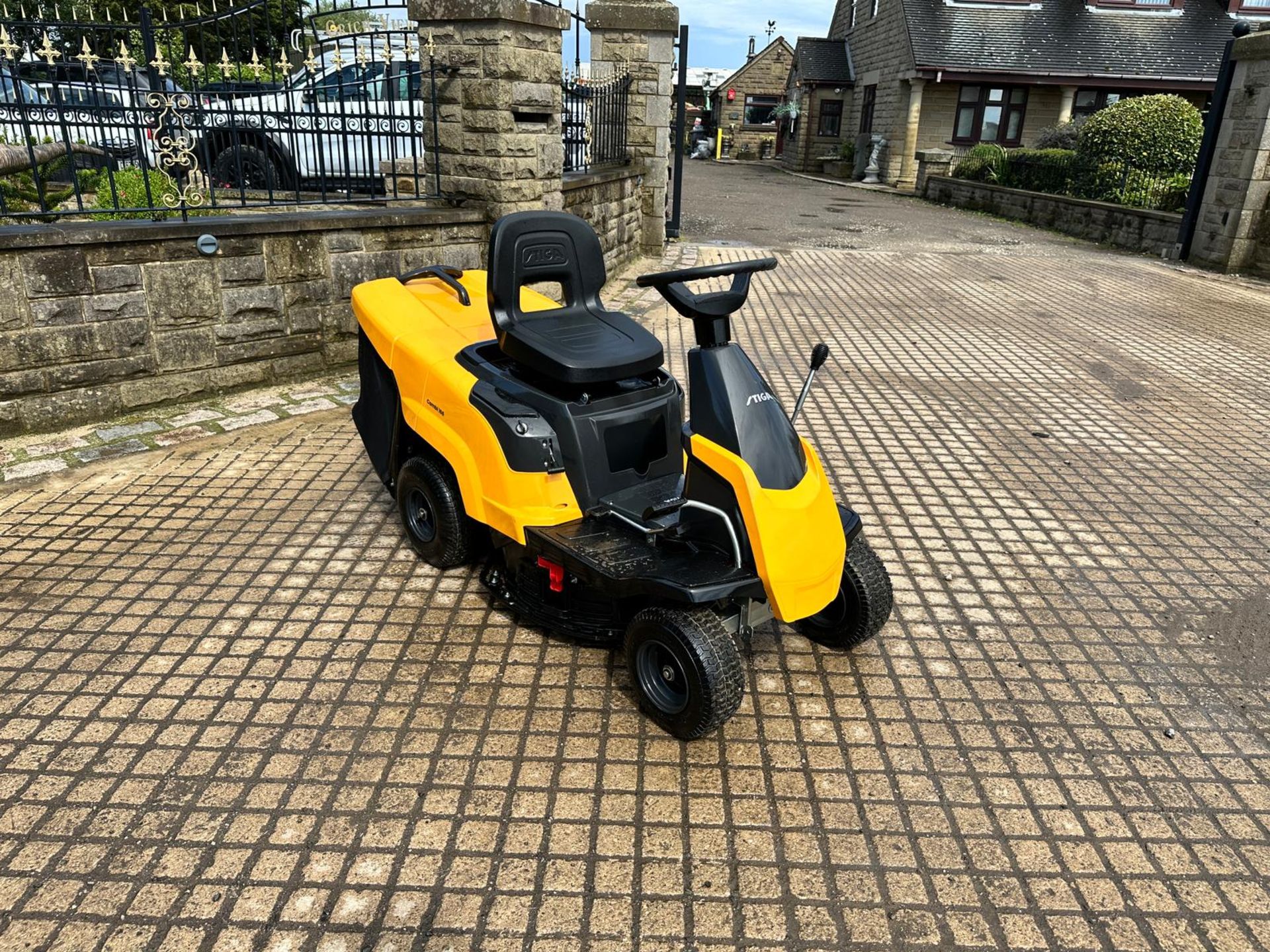 NEW/UNUSED 2023 STIGA COMBI 166 RIDE ON MOWER WITH REAR COLLECTOR *PLUS VAT* - Image 11 of 11