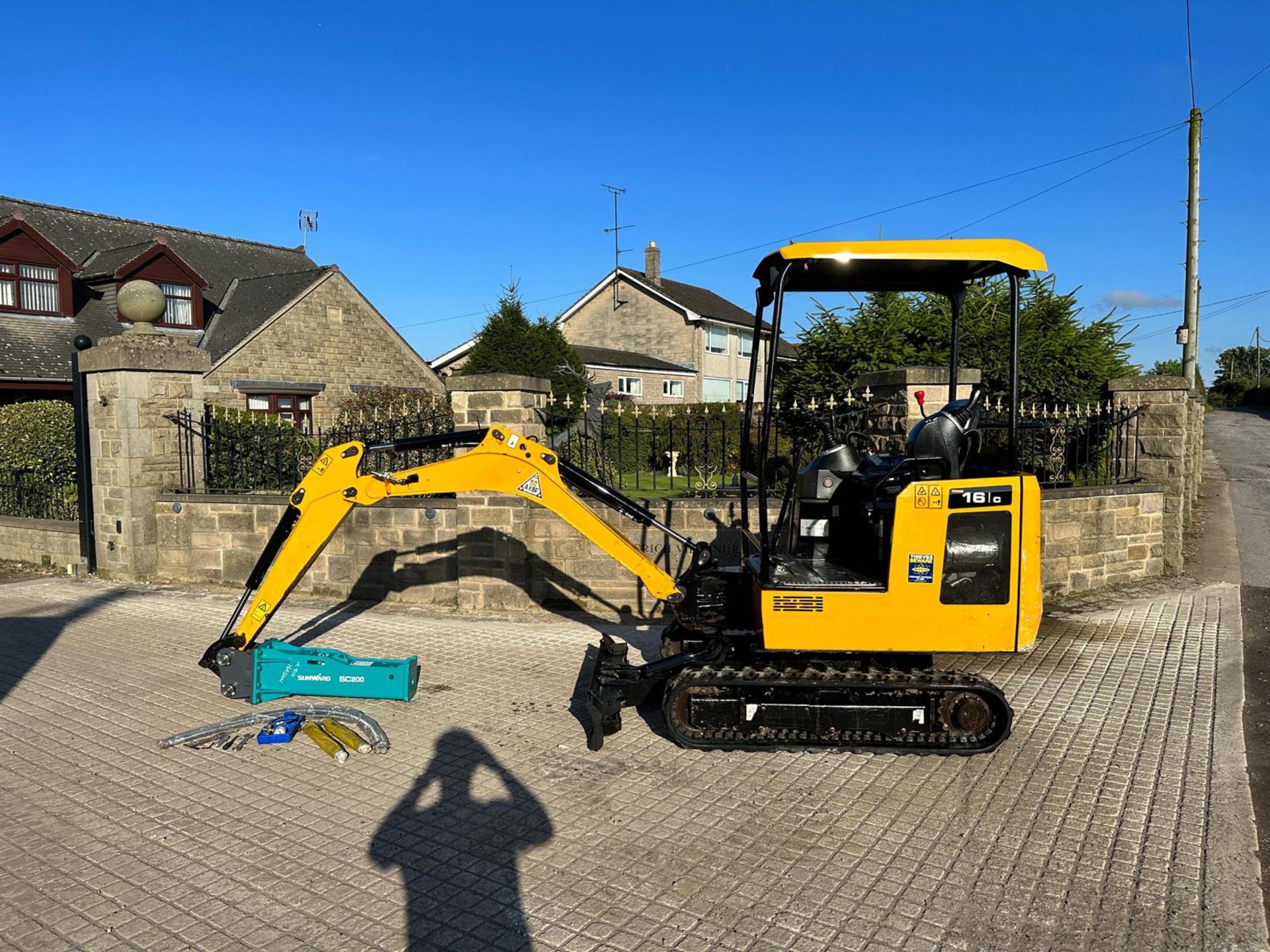 2020 JCB 16C-1 MINI EXCAVATOR WITH NEW/UNUSED SUNWARD SC200 ROCK BREAKER *PLUS VAT* - Image 5 of 24