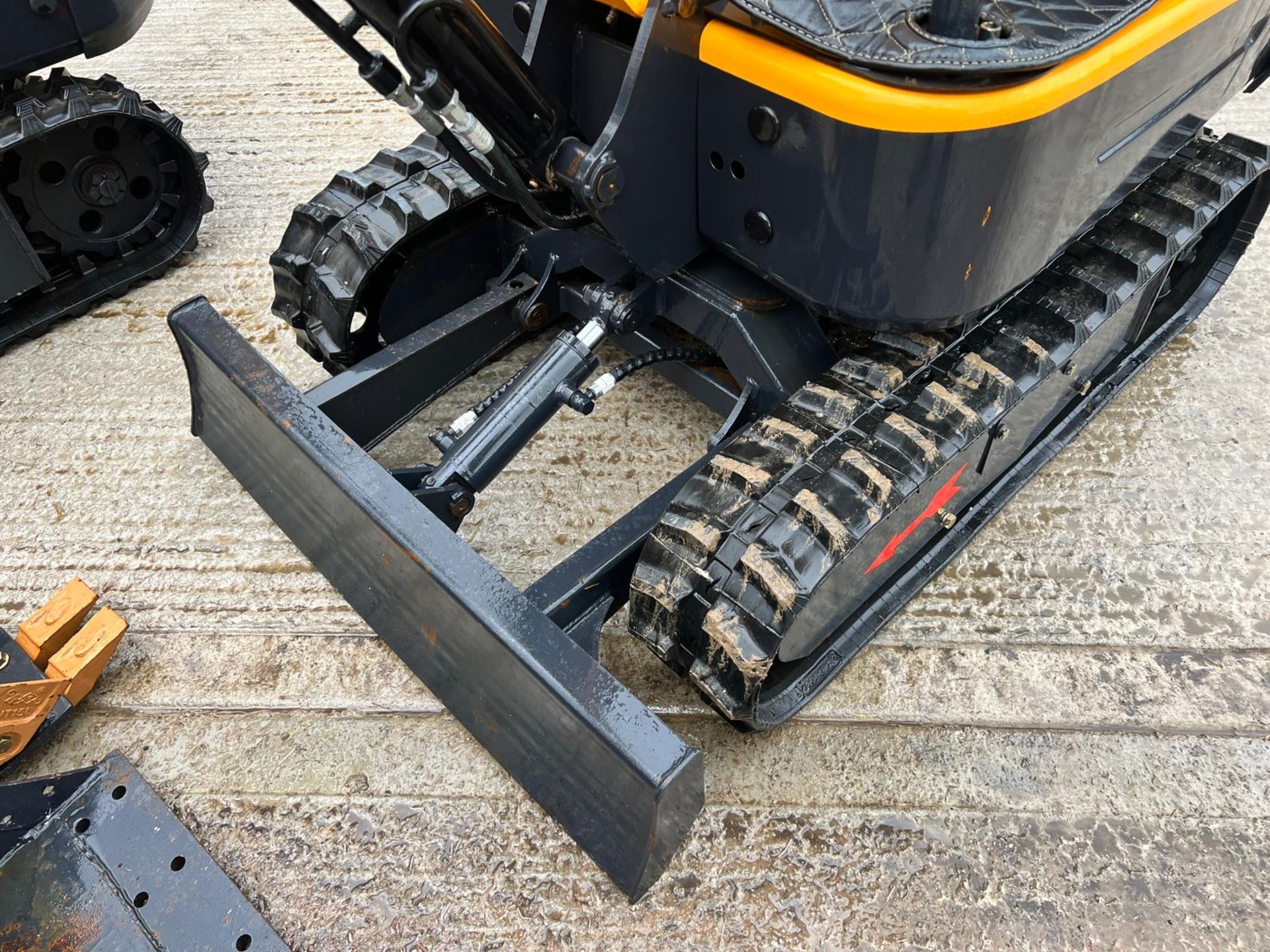 Unused LM10 1 Ton Mini Digger With Blade *PLUS VAT* - Image 6 of 12