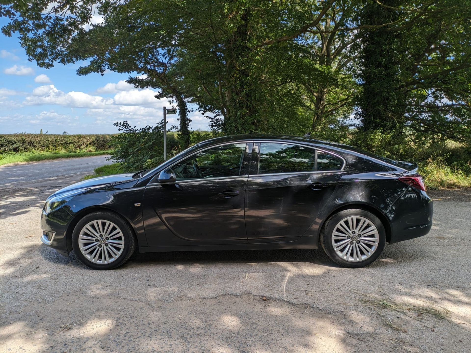 2016/66 REG VAUXHALL INSIGNIA TECHLINE CDTI ECO 1.6 DIESEL BLACK HATCHBACK, SHOWING 3 FORMER KEEPERS - Image 8 of 28