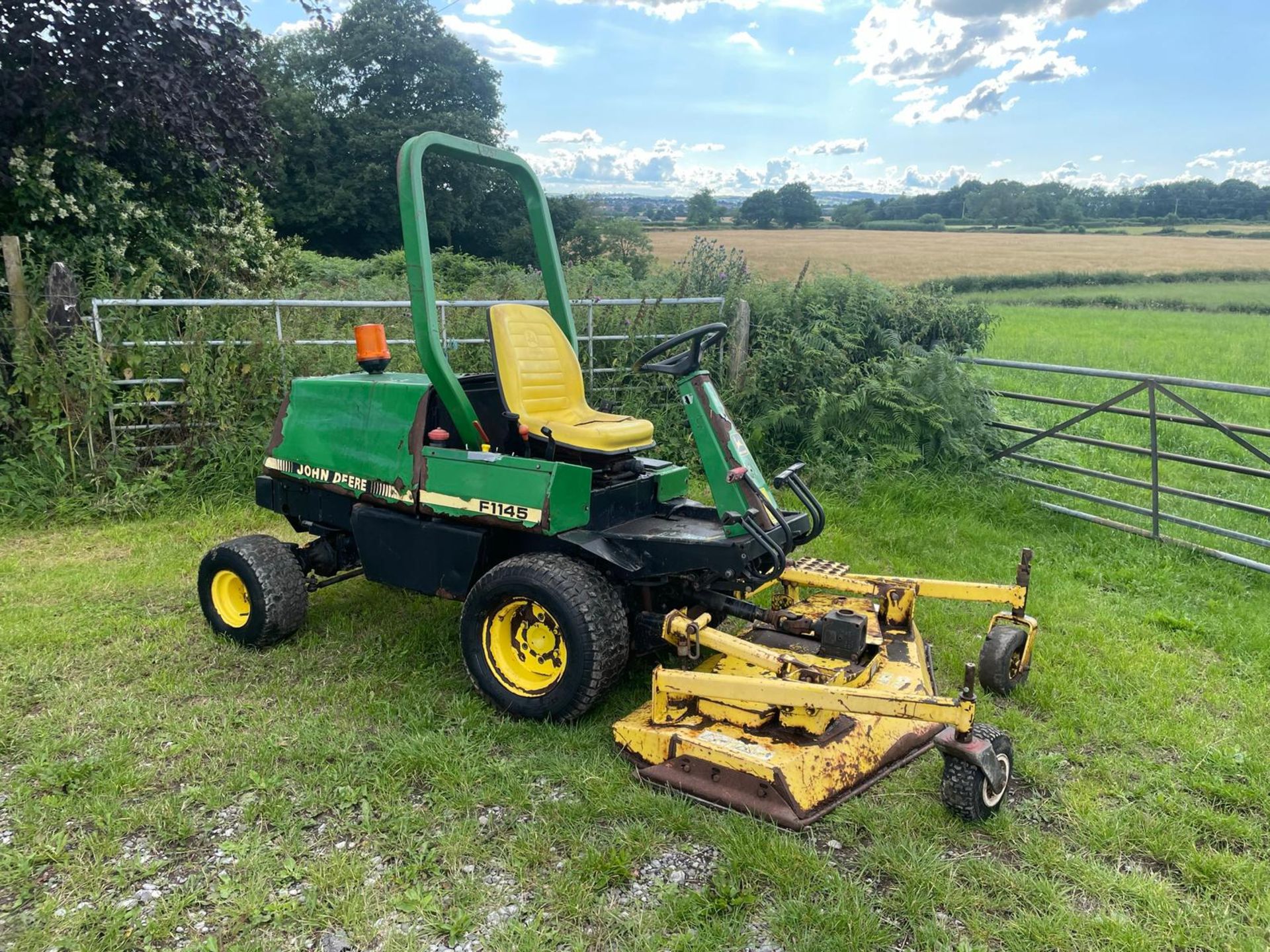 JOHN DEERE F1145 RIDE ON LAWN MOWER *PLUS VAT*