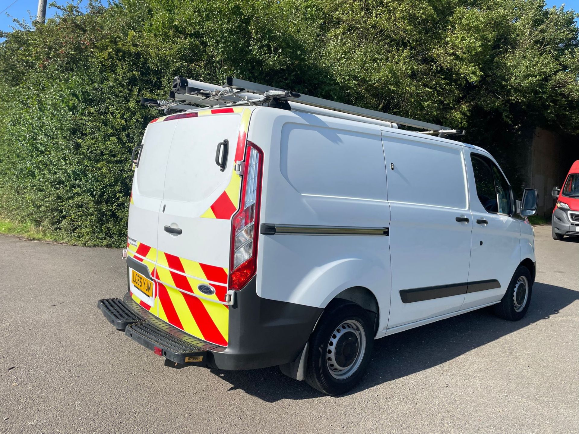 2016/66 REG FORD TRANSIT CUSTOM 310 2.0 DIESEL WHITE PANEL VAN, SHOWING 0 FORMER KEEPERS *PLUS VAT* - Image 7 of 14