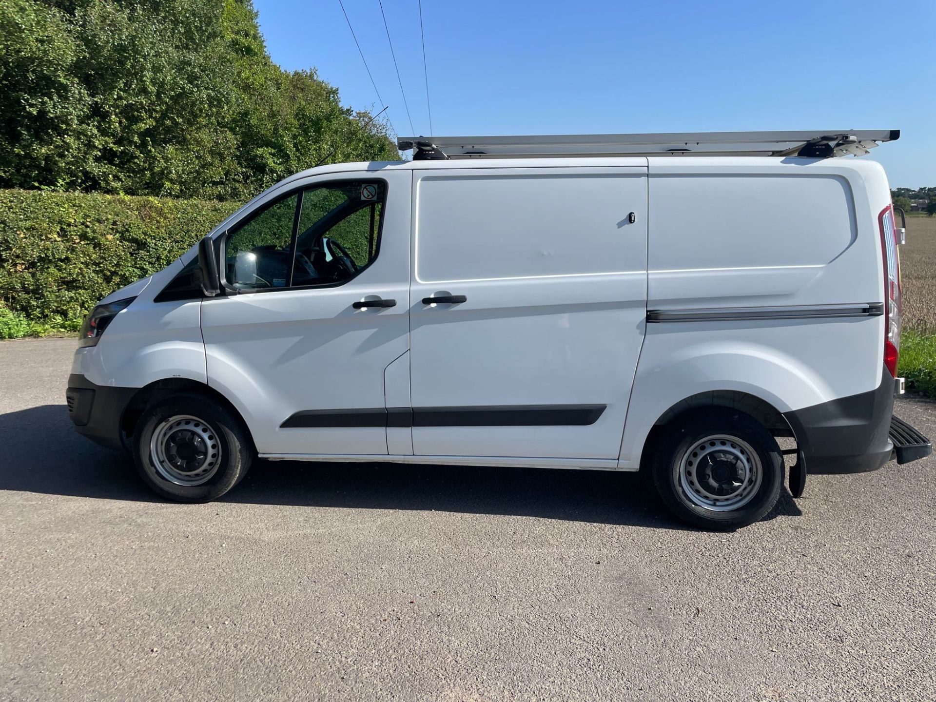 2016/66 REG FORD TRANSIT CUSTOM 310 2.0 DIESEL WHITE PANEL VAN, SHOWING 0 FORMER KEEPERS *PLUS VAT* - Image 4 of 14