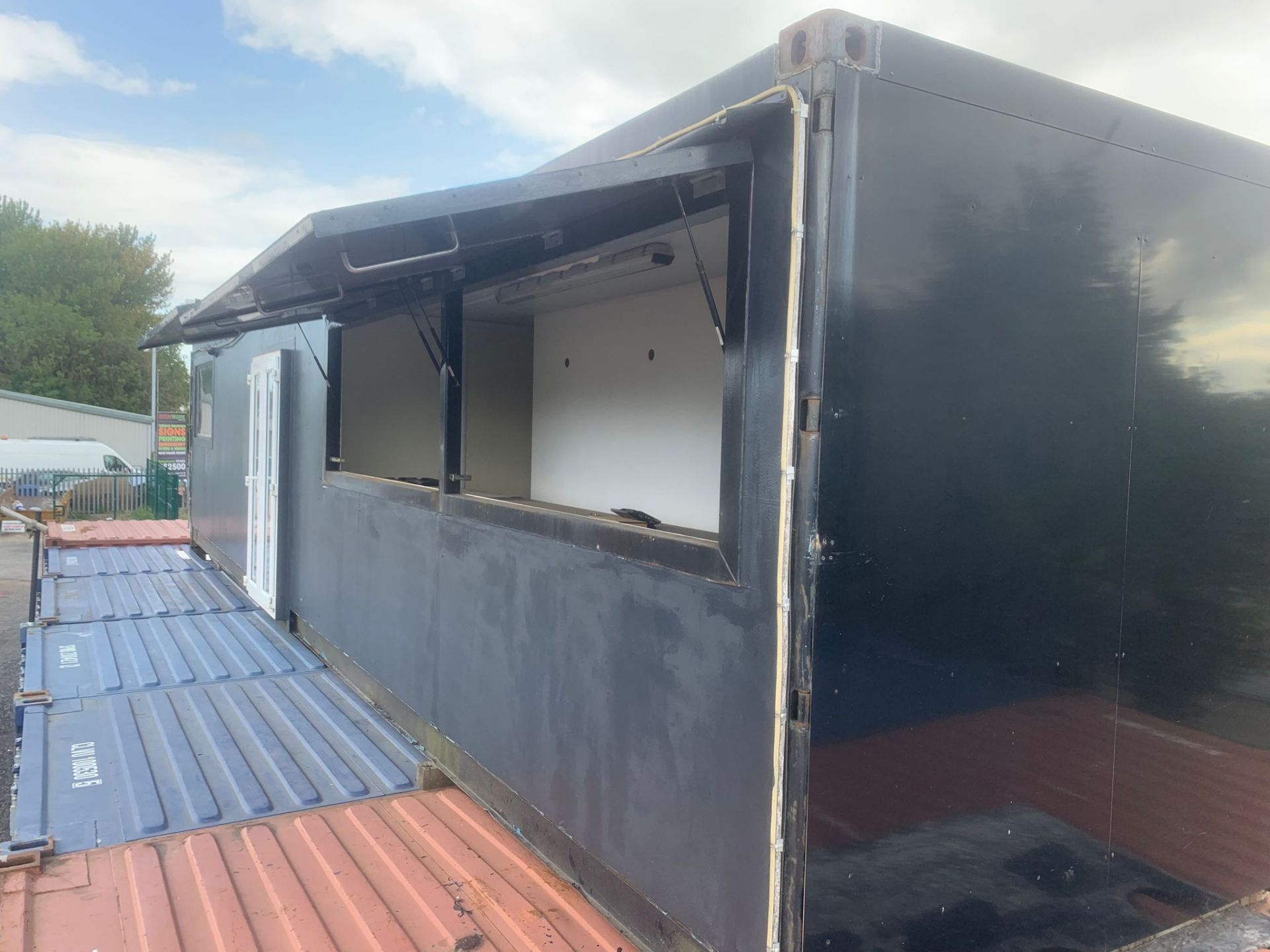 40ft Shipping Container (Converted for Bar, Catering, Retail) *NO VAT* - Image 6 of 16
