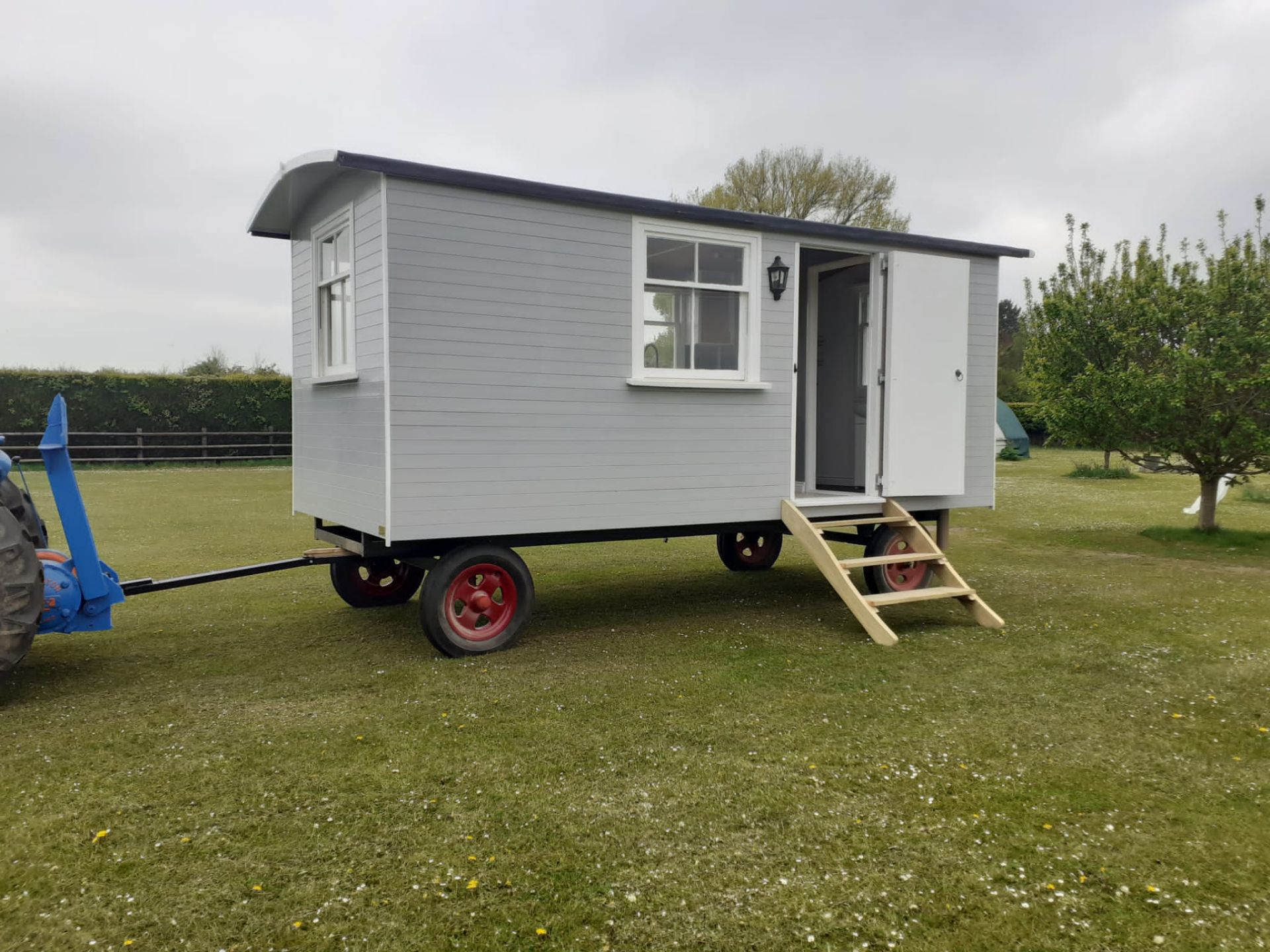 New Shepherd Hut *NO VAT* - Image 4 of 14