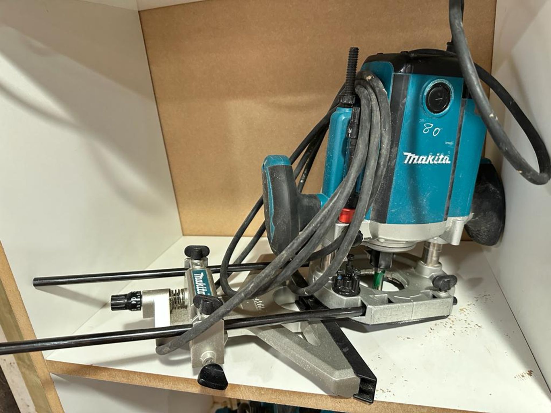 MAKITA ROUTER WITH GUIDE 240V