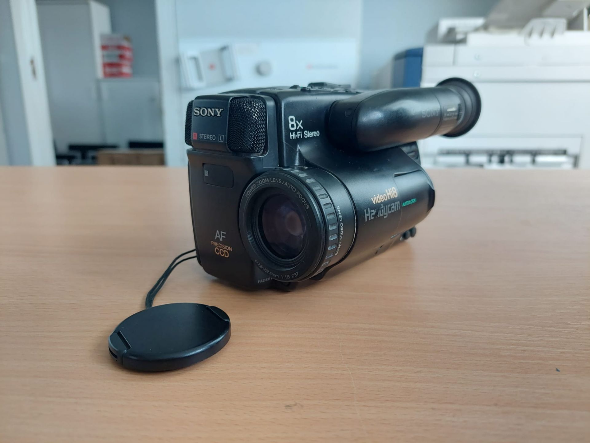 Sony Video Hi8 Handycam Cassette Video Camera w/ Two Extra Lenses *NO VAT* - Image 2 of 10