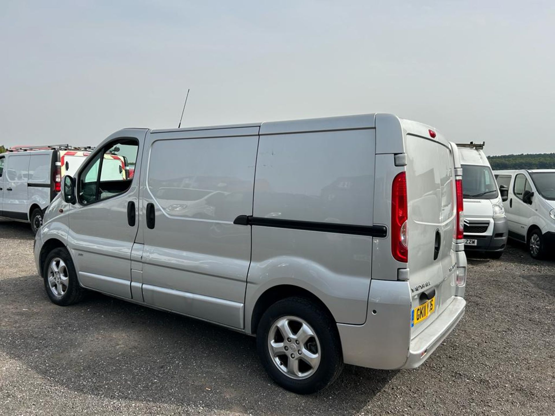 2011 VAUXHALL VIVARO SPORTIVE CDTI SWB SILVER PANEL VAN *NO VAT* - Image 6 of 19