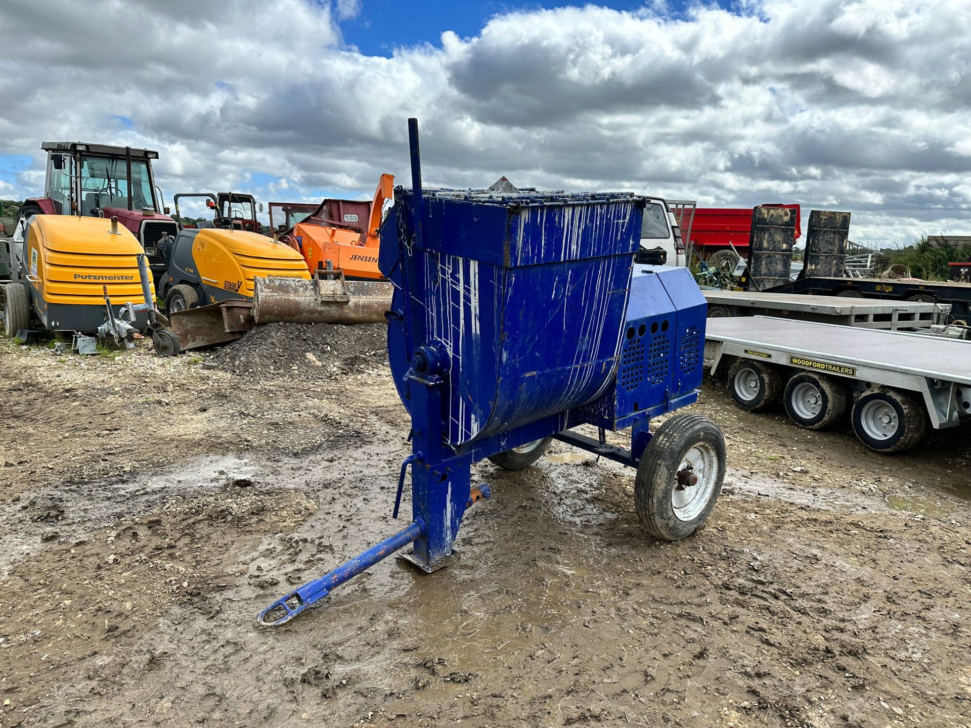 HATZ DIESEL SINGLE AXLE TOWBEHIND PAN MIXER *PLUS VAT* - Image 4 of 11