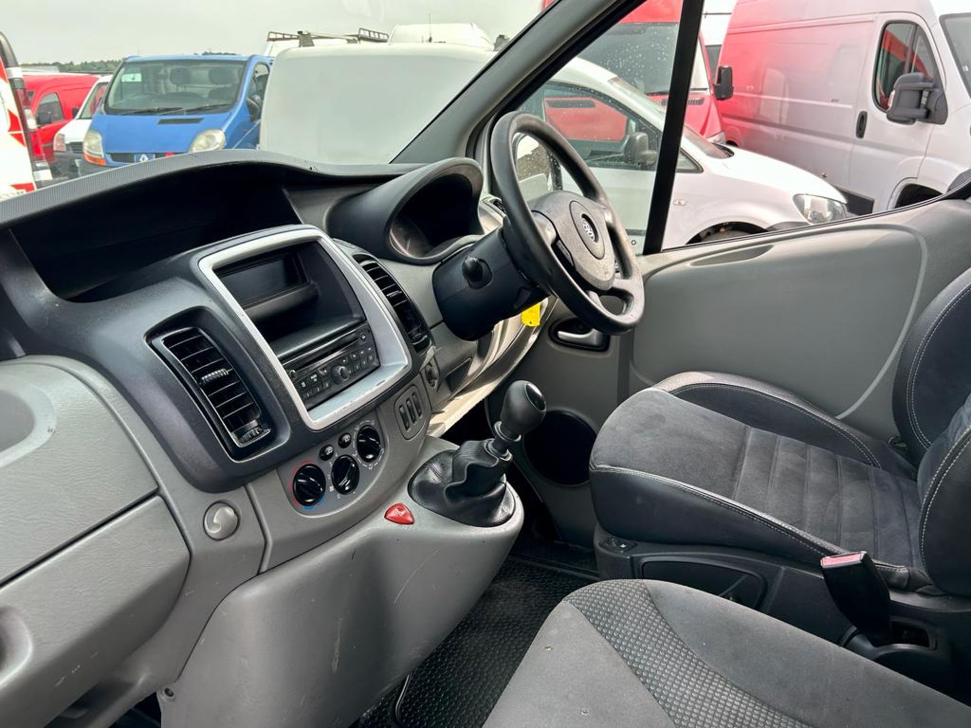 2011 VAUXHALL VIVARO SPORTIVE CDTI SWB SILVER PANEL VAN *NO VAT* - Image 19 of 19