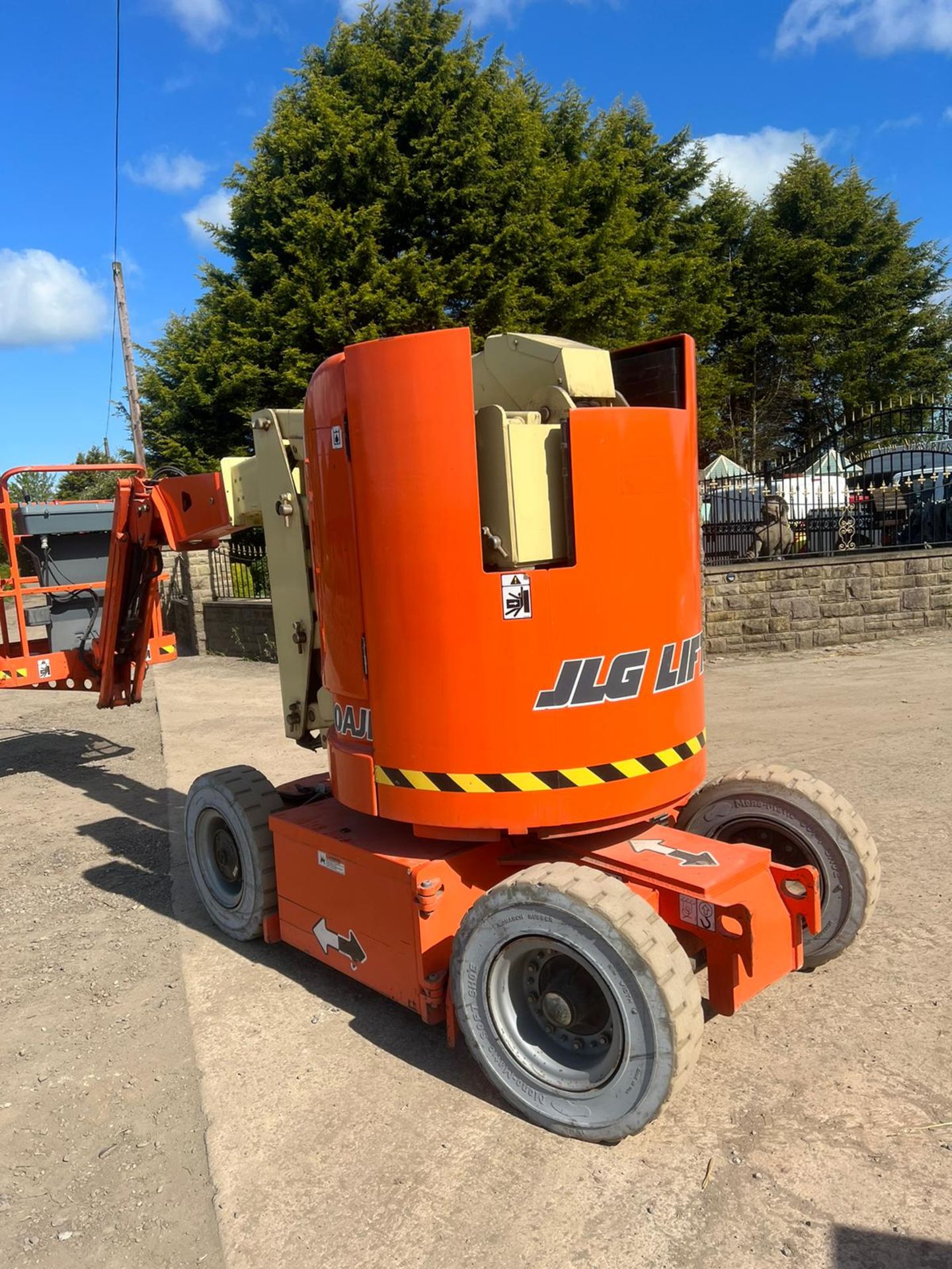 LG E300AJ Scissor Lift Boom Lift *PLUS VAT* - Image 12 of 18