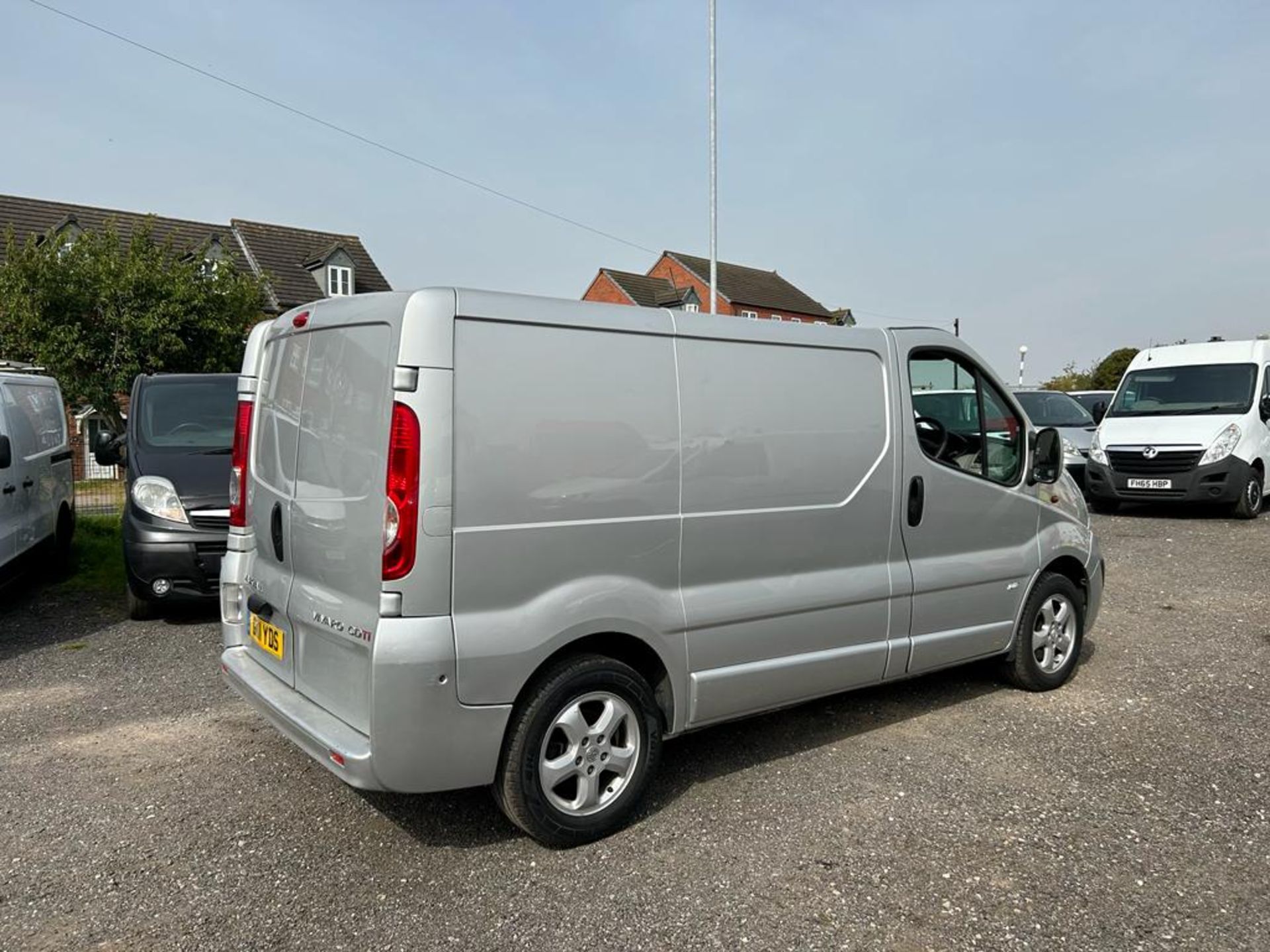 2011 VAUXHALL VIVARO SPORTIVE CDTI SWB SILVER PANEL VAN *NO VAT* - Image 9 of 19