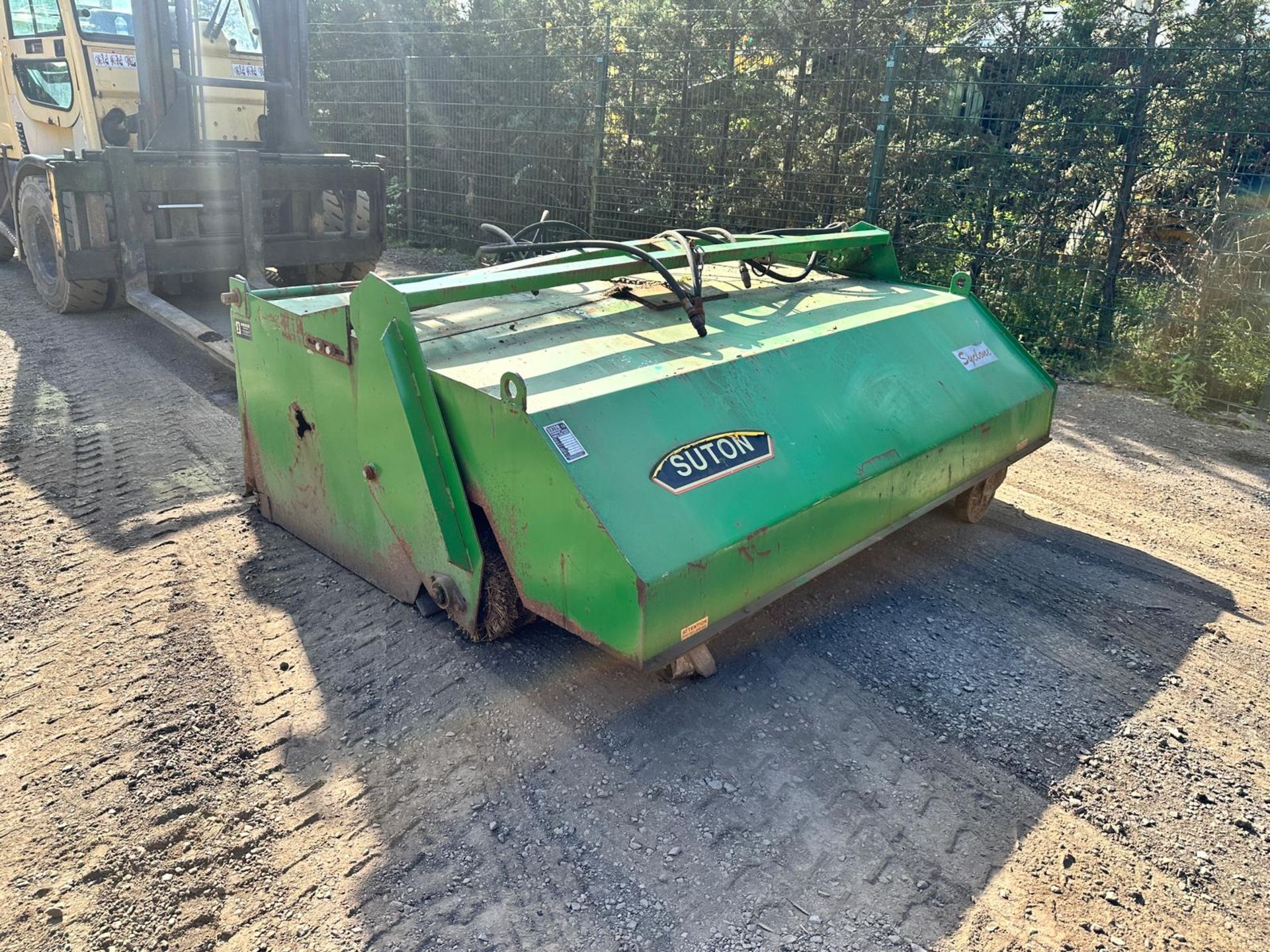 SUTON HD57 3 POINT LINKAGE SWEEPER COLLECTOR *PLUS VAT* - Image 3 of 9
