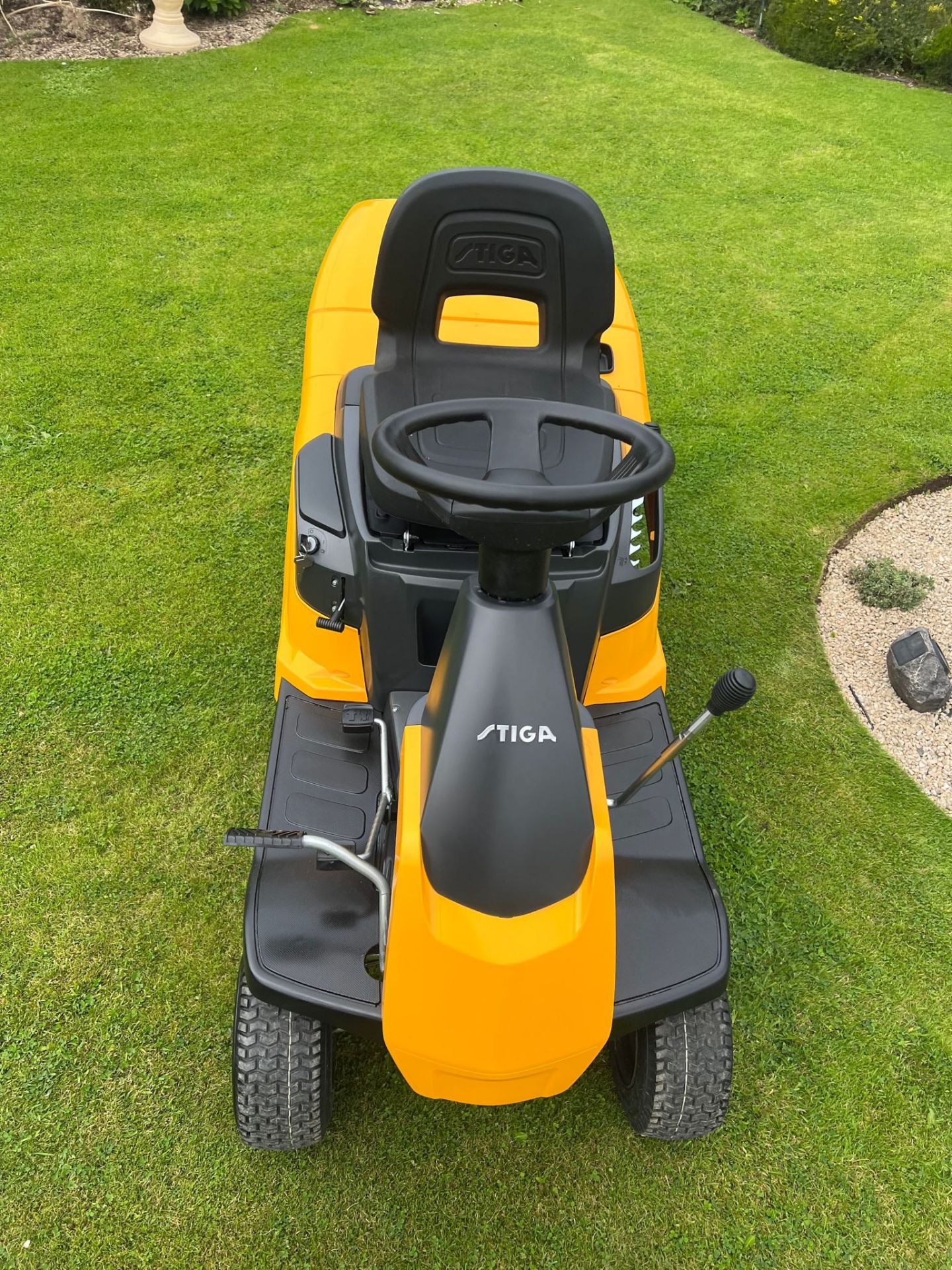 NEW/UNUSED STIGA COMBI 166 RIDE ON MOWER WITH REAR COLLECTOR *PLUS VAT* - Image 7 of 8