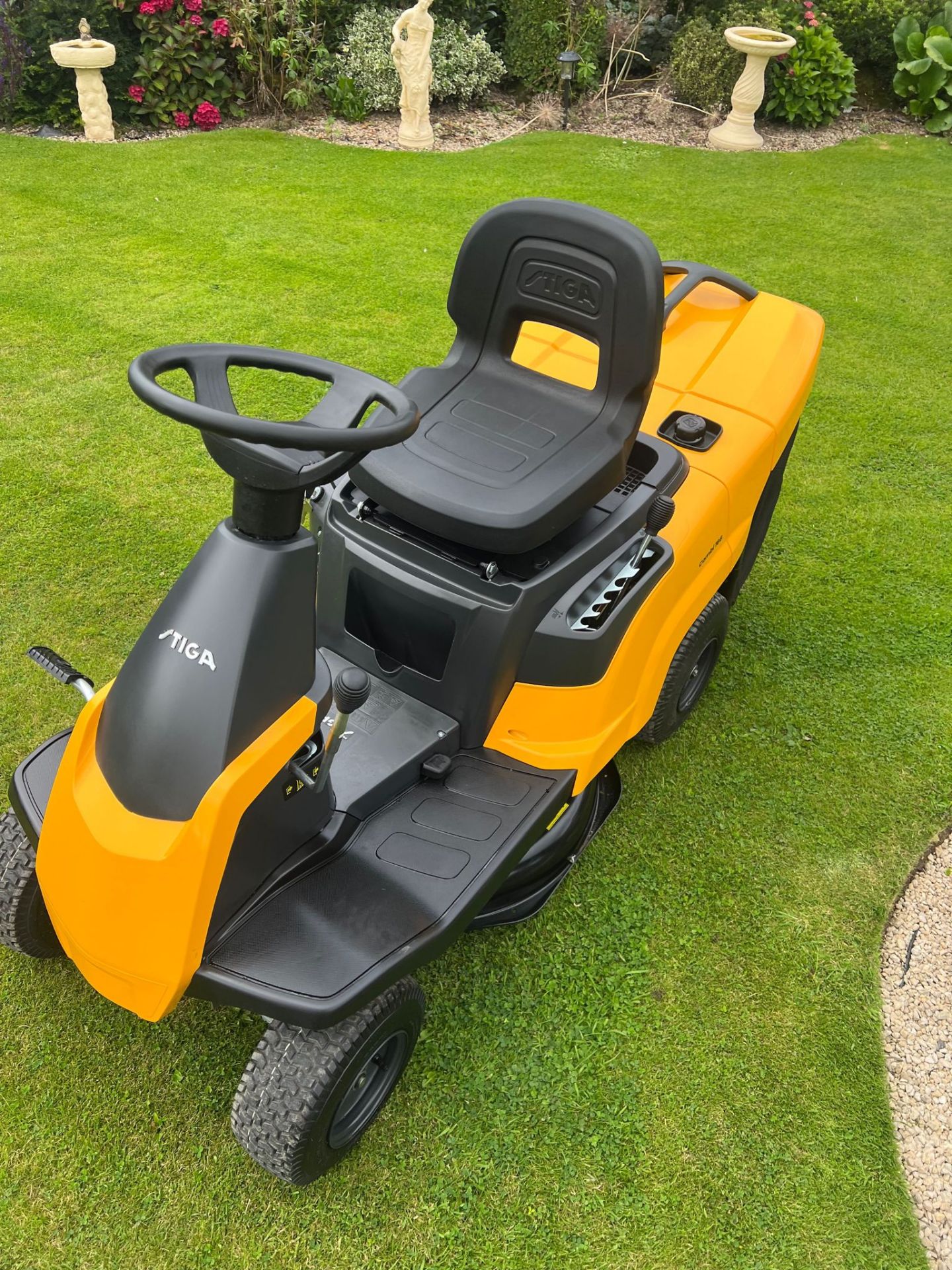 NEW/UNUSED STIGA COMBI 166 RIDE ON MOWER WITH REAR COLLECTOR *PLUS VAT* - Image 8 of 8