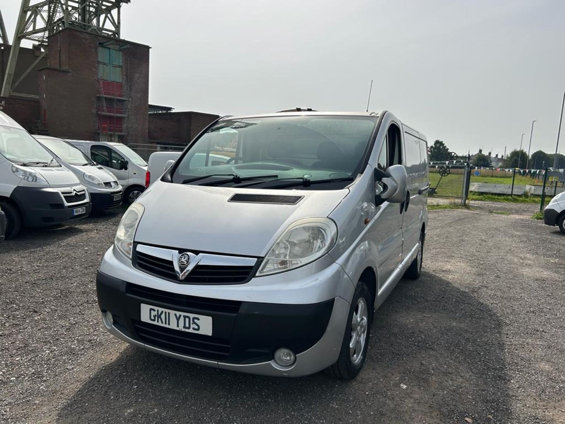 2011 VAUXHALL VIVARO SPORTIVE CDTI SWB SILVER PANEL VAN *NO VAT* - Image 2 of 19