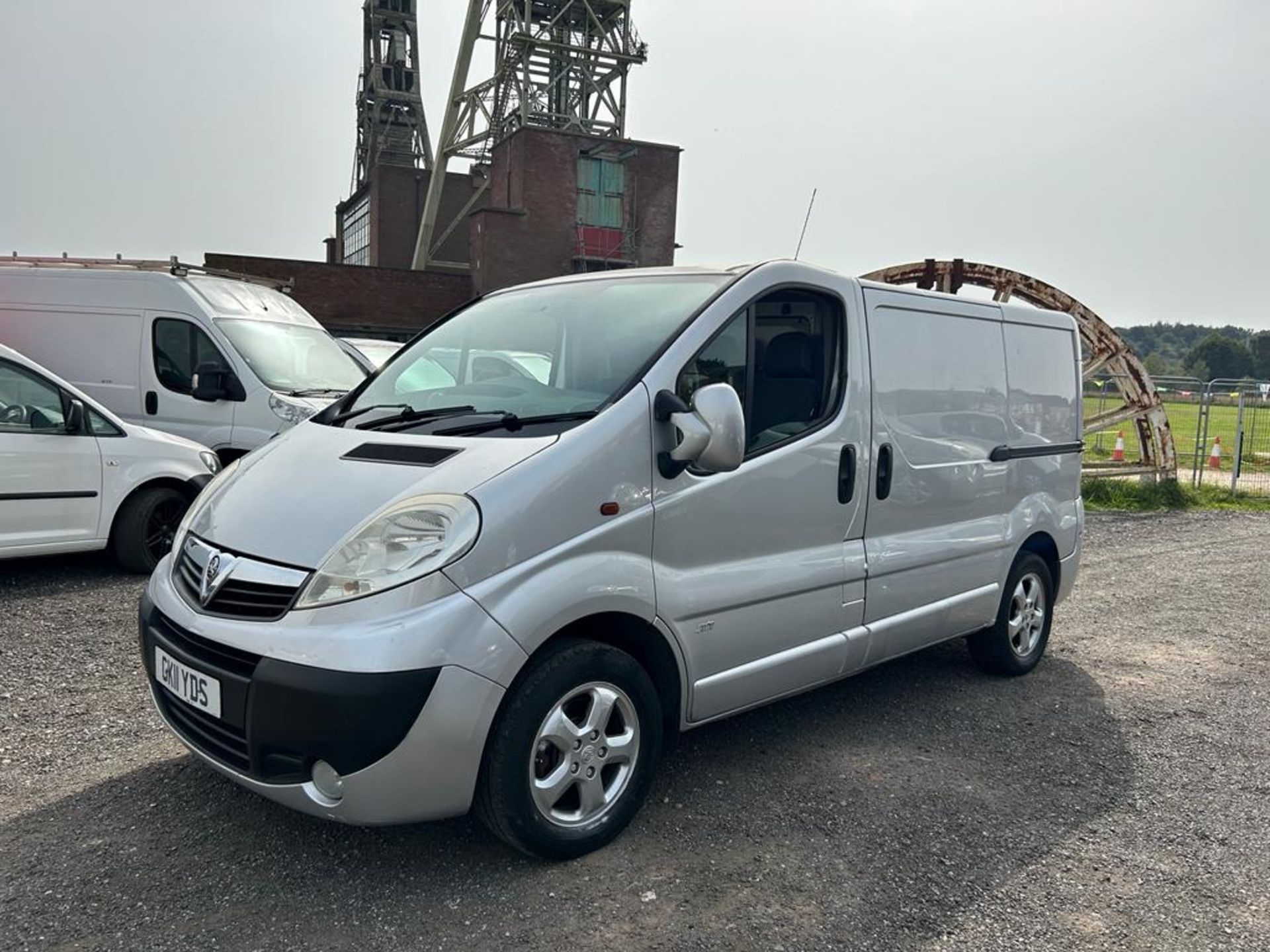 2011 VAUXHALL VIVARO SPORTIVE CDTI SWB SILVER PANEL VAN *NO VAT* - Image 4 of 19