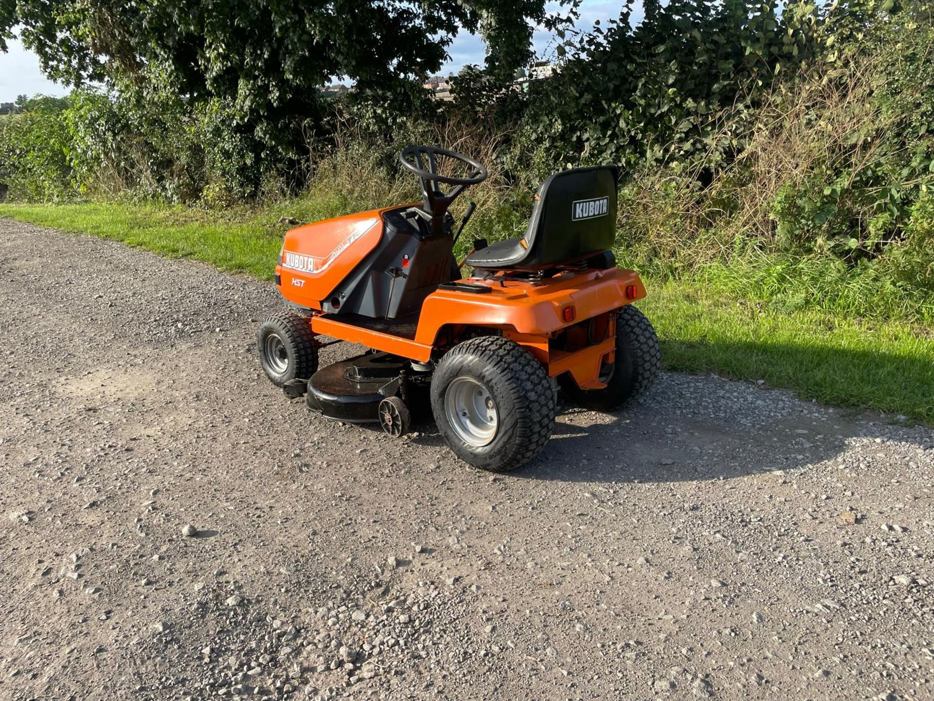 Kubota T1400 Ride On Lawn Mower *NO VAT* - Image 6 of 11