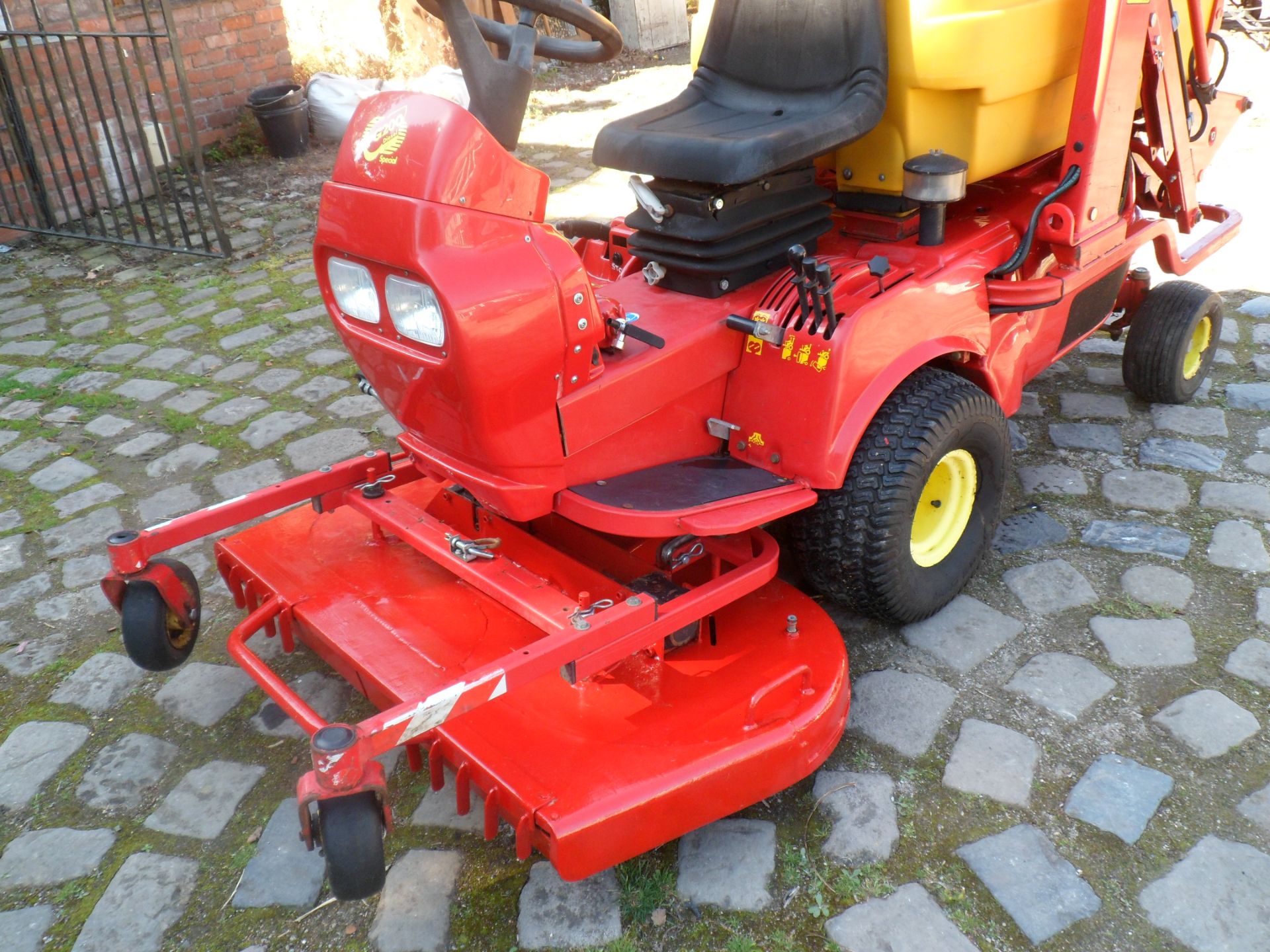 Gianni Ferrari PG200 OutFront Diesel Ride on Mower *NO VAT* - Image 2 of 14