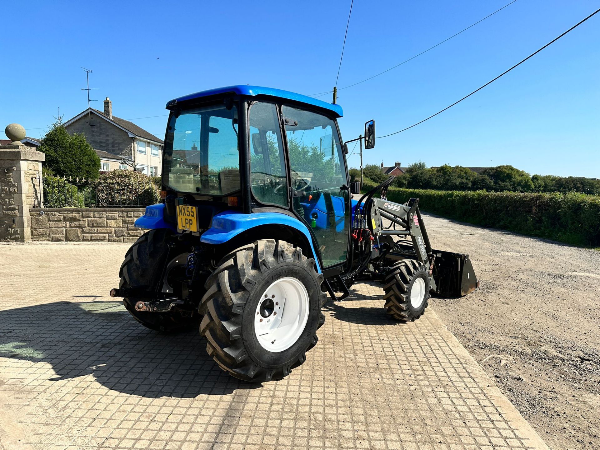 2006/55 NEW HOLLAND TC40D 40HP 4WD COMPACT TRACTOR WITH FRONT LOADER, BALE SPIKE *PLUS VAT* - Image 3 of 24