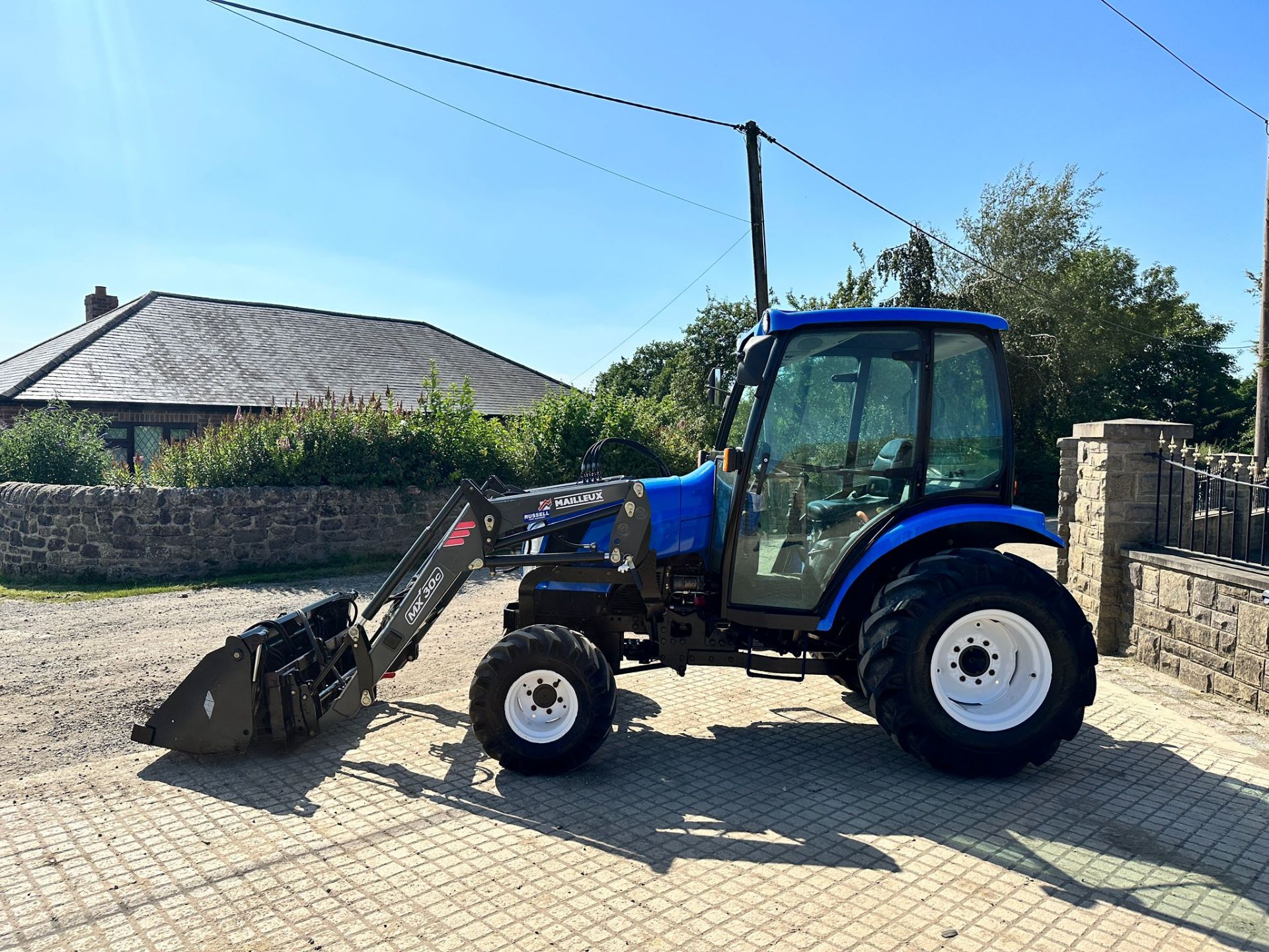 2006/55 NEW HOLLAND TC40D 40HP 4WD COMPACT TRACTOR WITH FRONT LOADER, BALE SPIKE *PLUS VAT* - Image 5 of 24