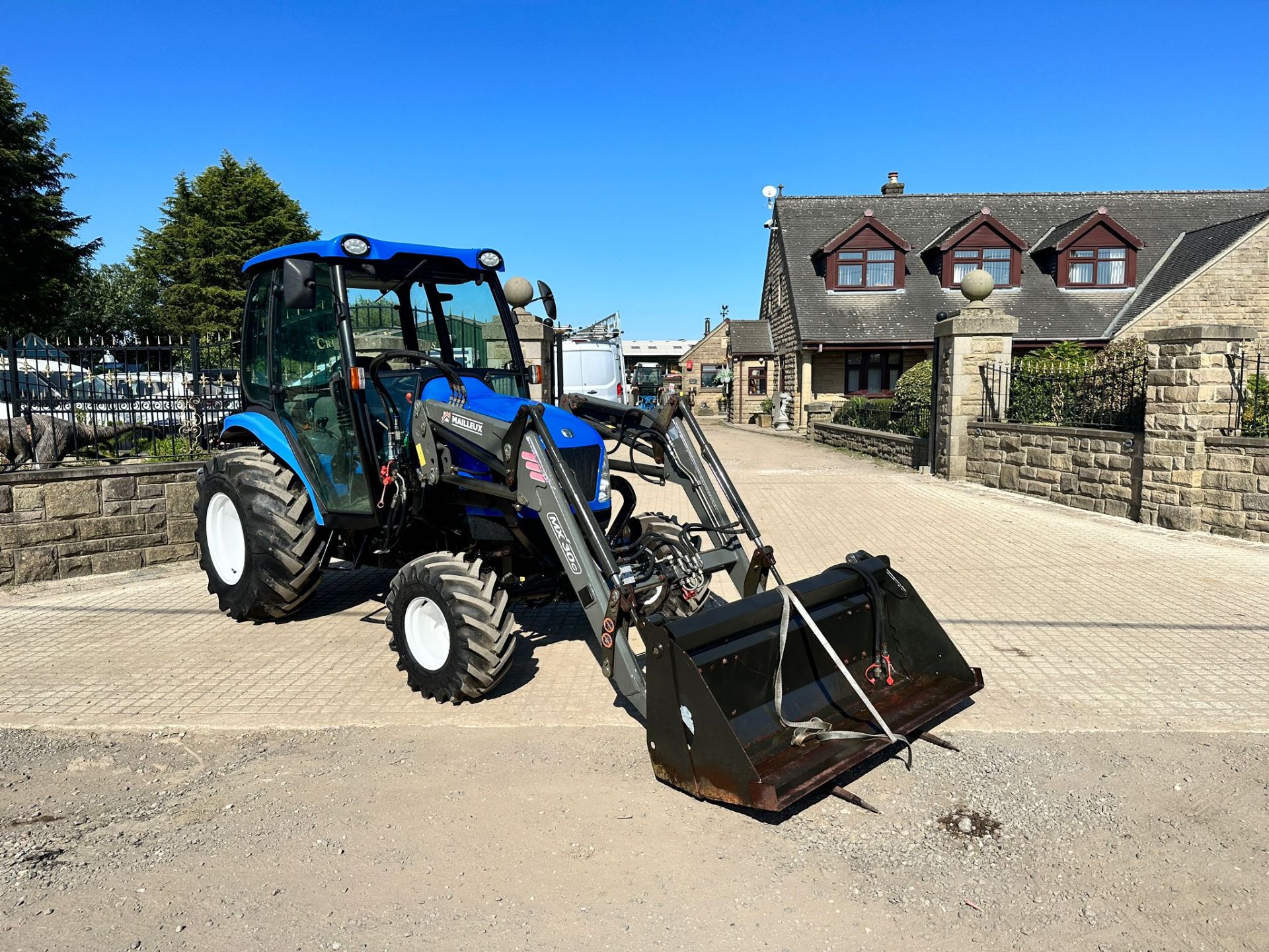 2006/55 NEW HOLLAND TC40D 40HP 4WD COMPACT TRACTOR WITH FRONT LOADER, BALE SPIKE *PLUS VAT* - Image 2 of 24