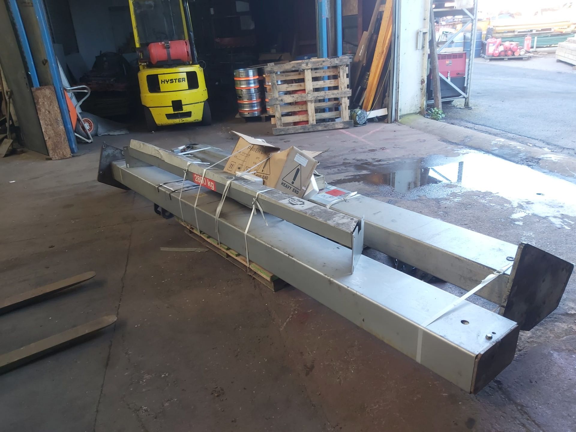 Stertil Koni 2 post lift 2.8 tons 3 phase *NO VAT* - Image 3 of 14