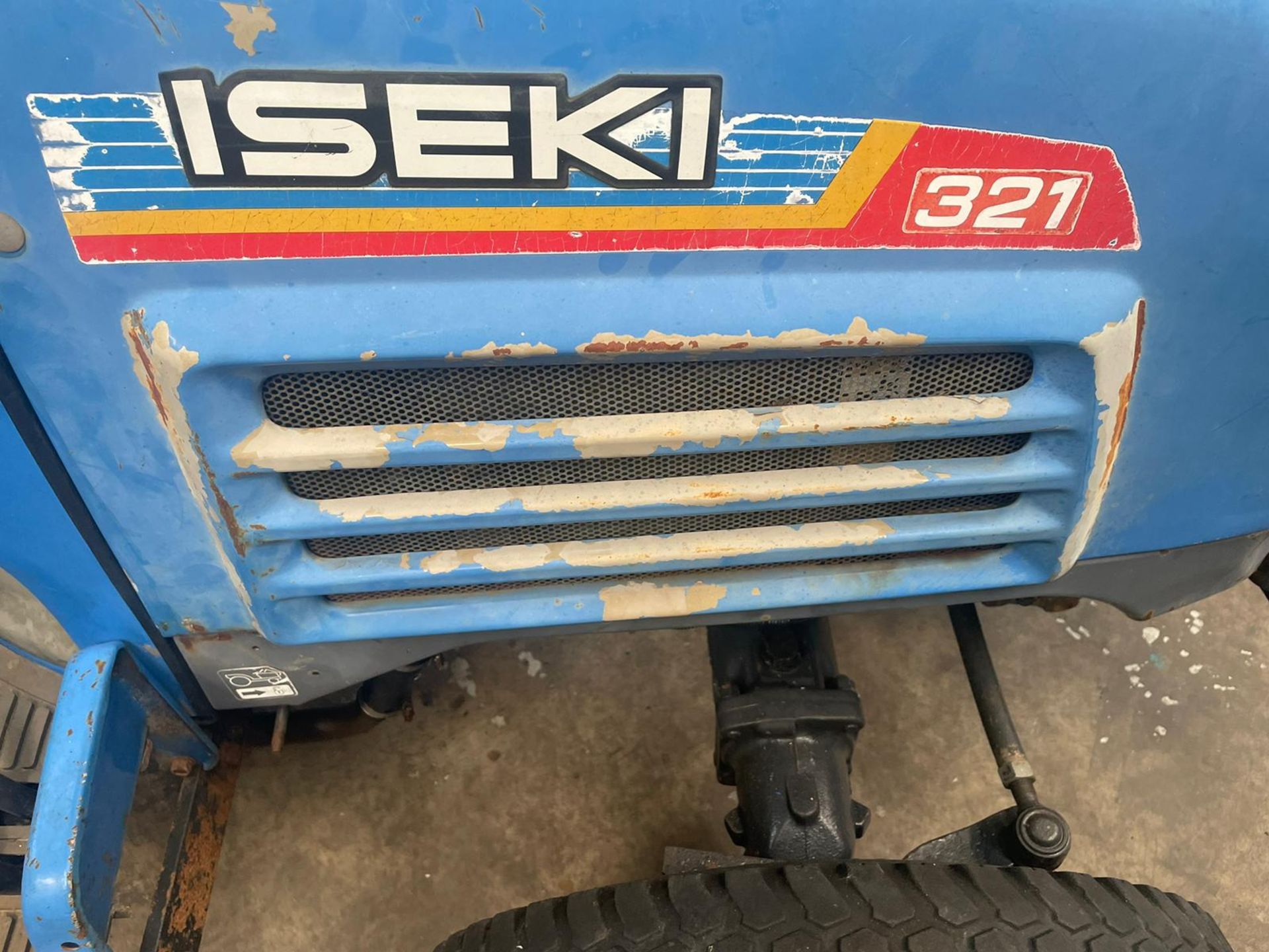 ISEKI 321 COMPACT TRACTOR BLUE, 3 CYLINDER DIESEL, NEW OIL AND FILTERS, NEW BATTERY *NO VAT* - Image 10 of 14