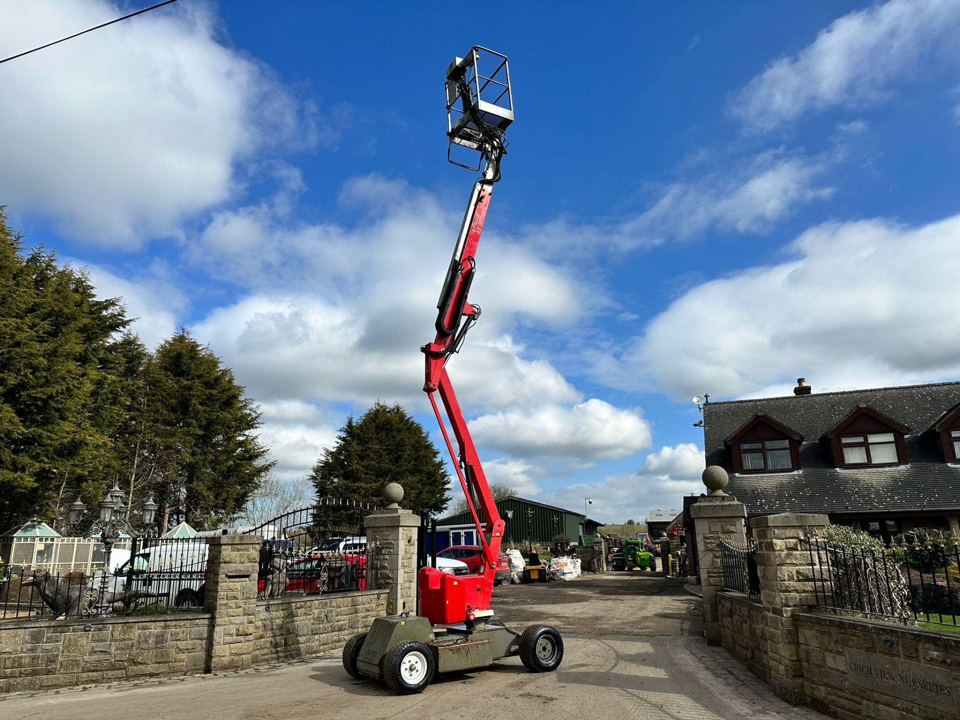2010 Niftylift HR12 NDE HeightRider 12 Bi-Fuel Wheeled Boom Lift *PLUS VAT* - Image 11 of 19