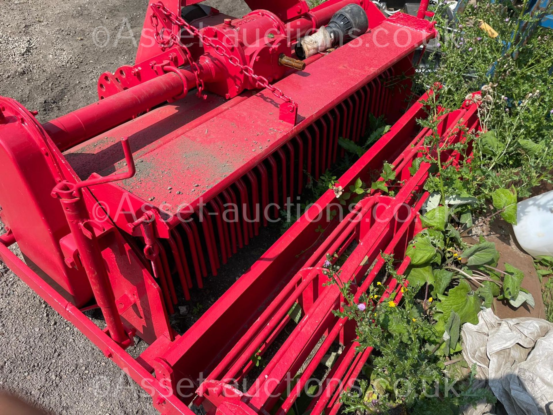 RED STONE BURRIER, SUITABLE FOR 3 POINT LINKAGE, PTO DRIVEN, PTO IS INCLUDED, IN WORKING ORDER - Image 3 of 4