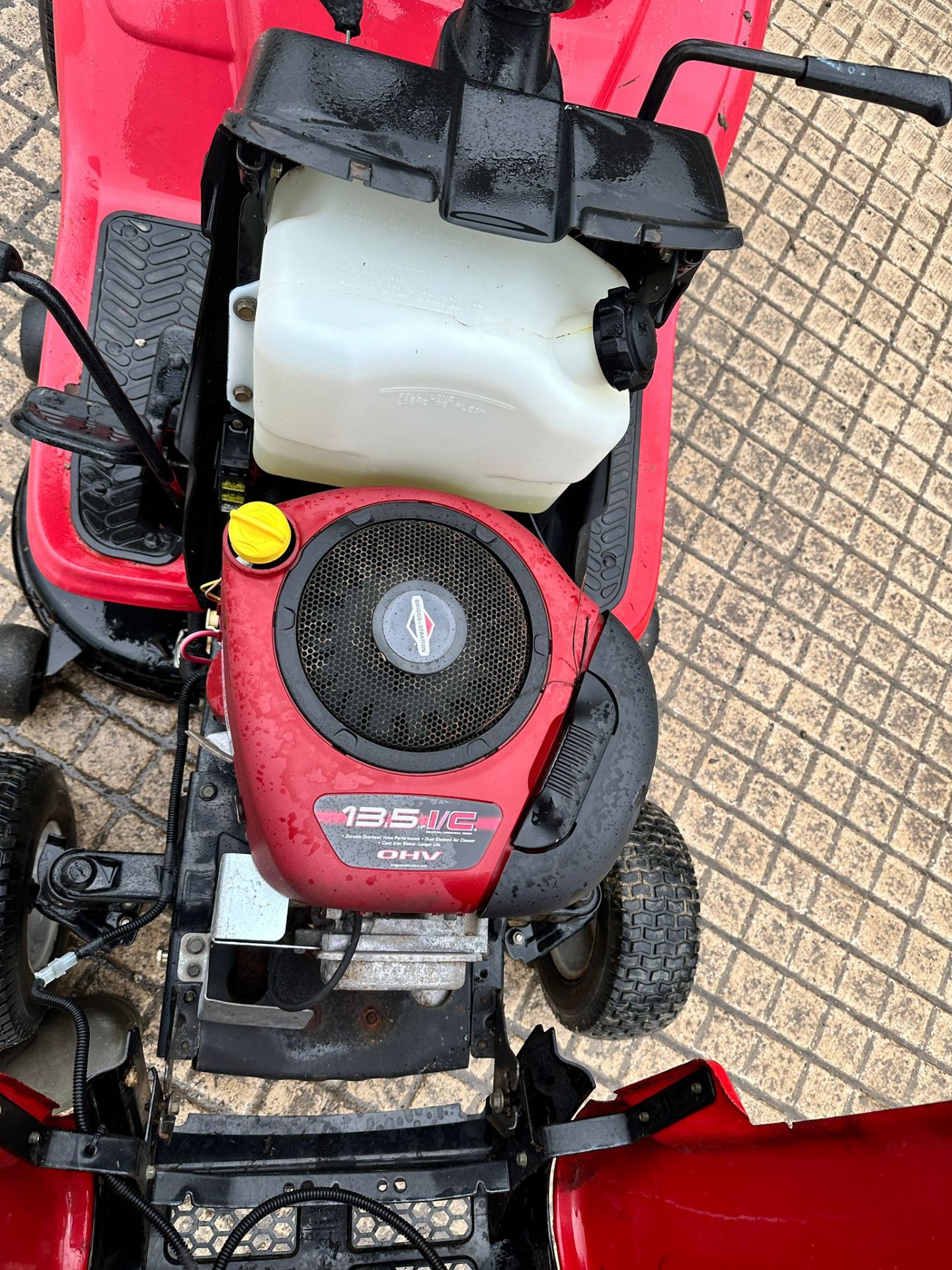 MTD JE135H RIDE ON MOWER WITH REAR COLLECTOR *NO VAT* - Image 15 of 16