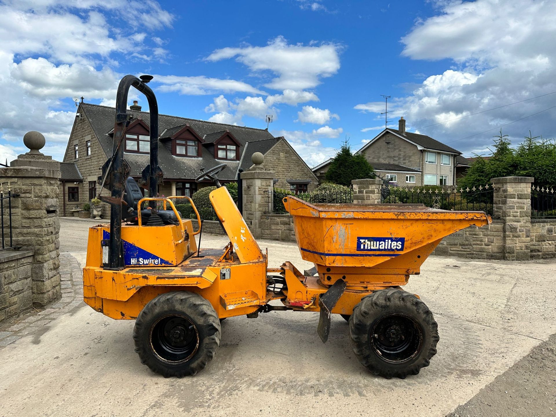 THWAITES HIGH TIP SWIVEL SKIP 1.5 TON DUMPER *PLUS VAT* - Image 3 of 18