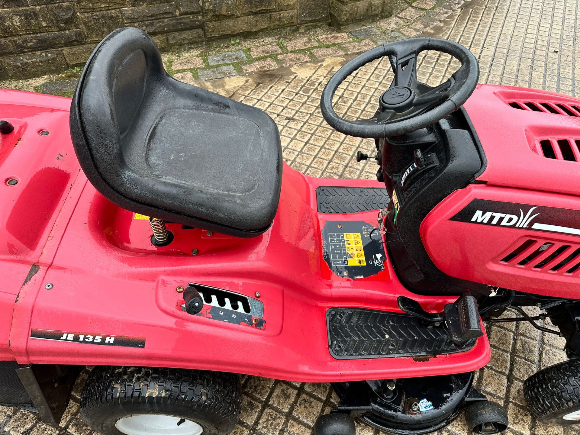 MTD JE135H RIDE ON MOWER WITH REAR COLLECTOR *NO VAT* - Image 12 of 16