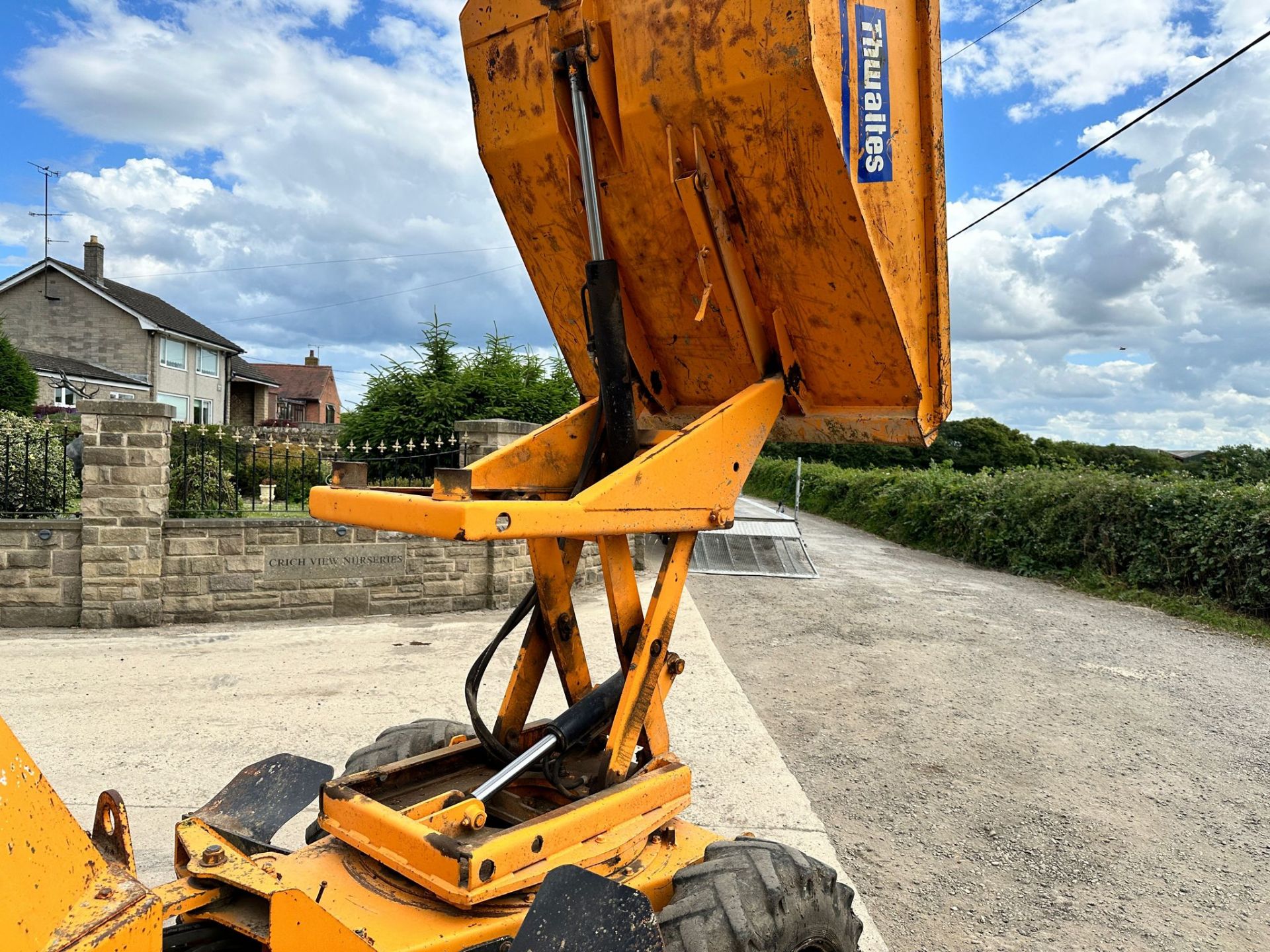 THWAITES HIGH TIP SWIVEL SKIP 1.5 TON DUMPER *PLUS VAT* - Image 9 of 18