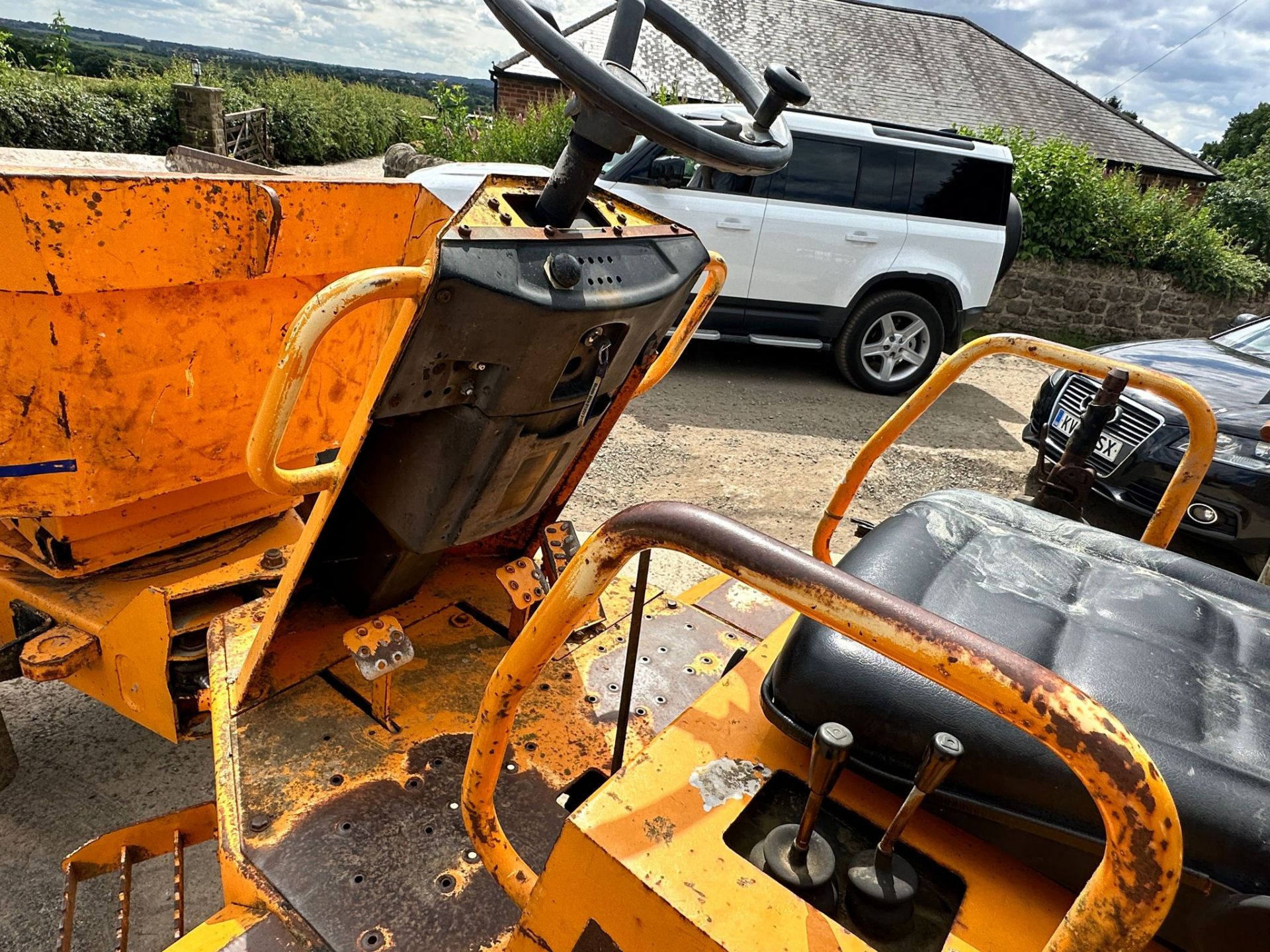 THWAITES HIGH TIP SWIVEL SKIP 1.5 TON DUMPER *PLUS VAT* - Image 17 of 18