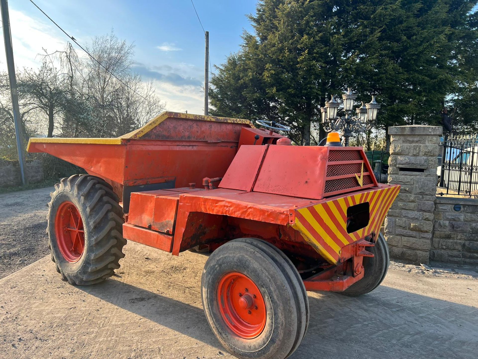 BENFORD DUMPER BELIEVE TO BE A 6 TON DUMPER! *PLUS VAT* - Image 3 of 9