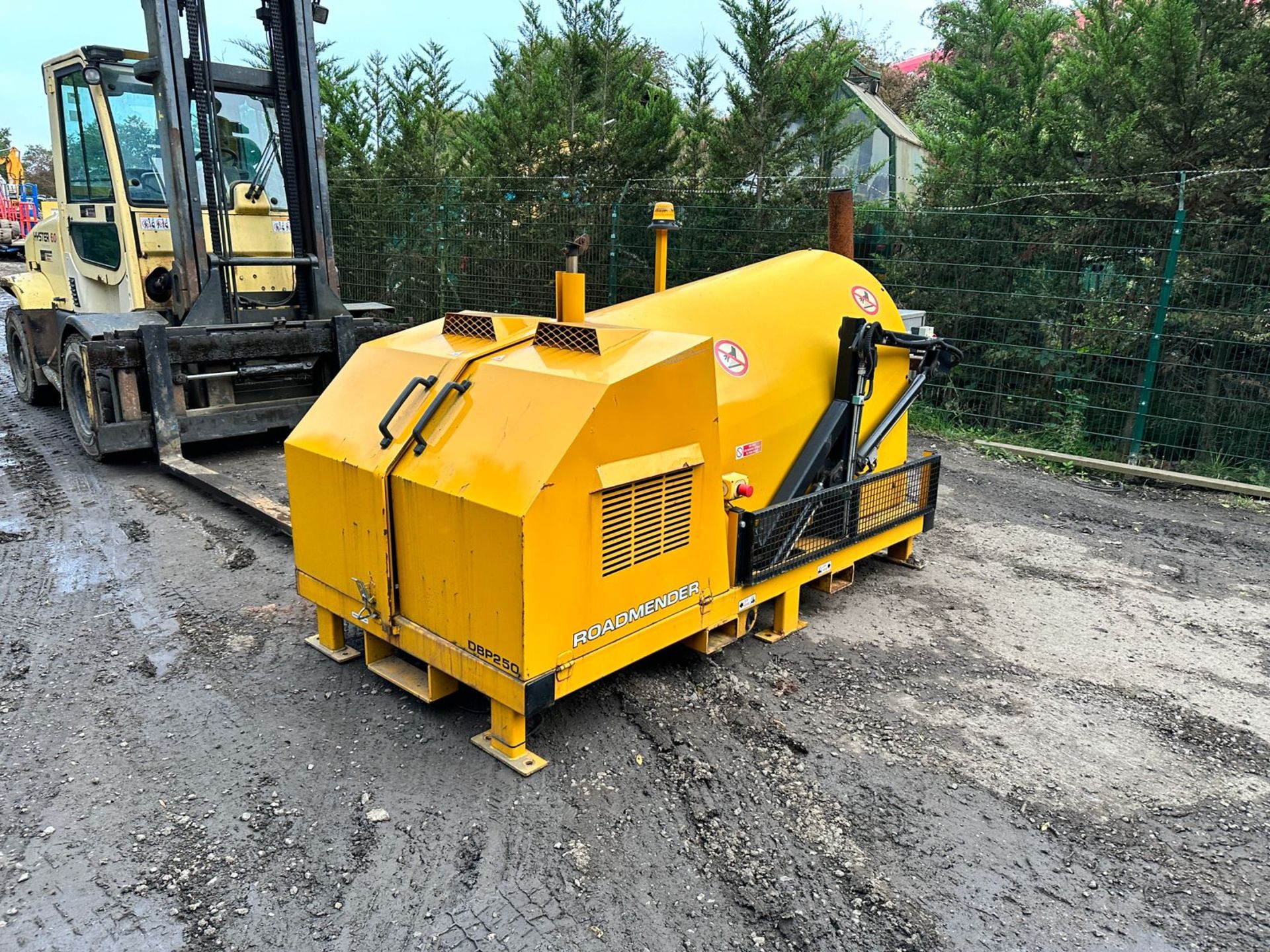 2017 ROADMENDER DBP250 MODEL 4 RECYCLING TARMAC (HOTBOX) MACHINE *PLUS VAT* - Image 3 of 14