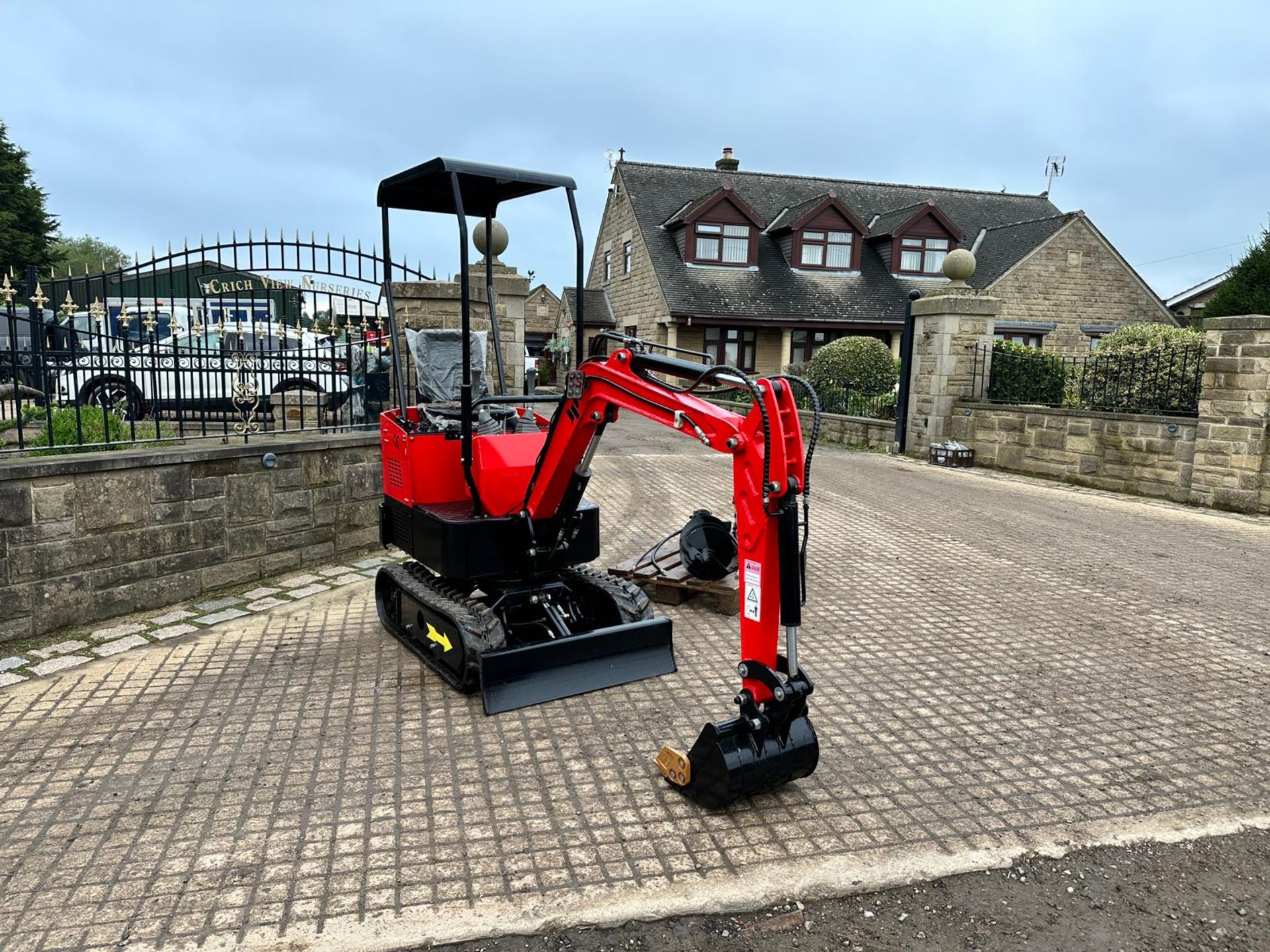 NEW/UNUSED JPC HT12 MINI EXCAVATOR BUNDLE! POSTHOLE BORER AND LOG GRAB *PLUS VAT* - Image 5 of 10