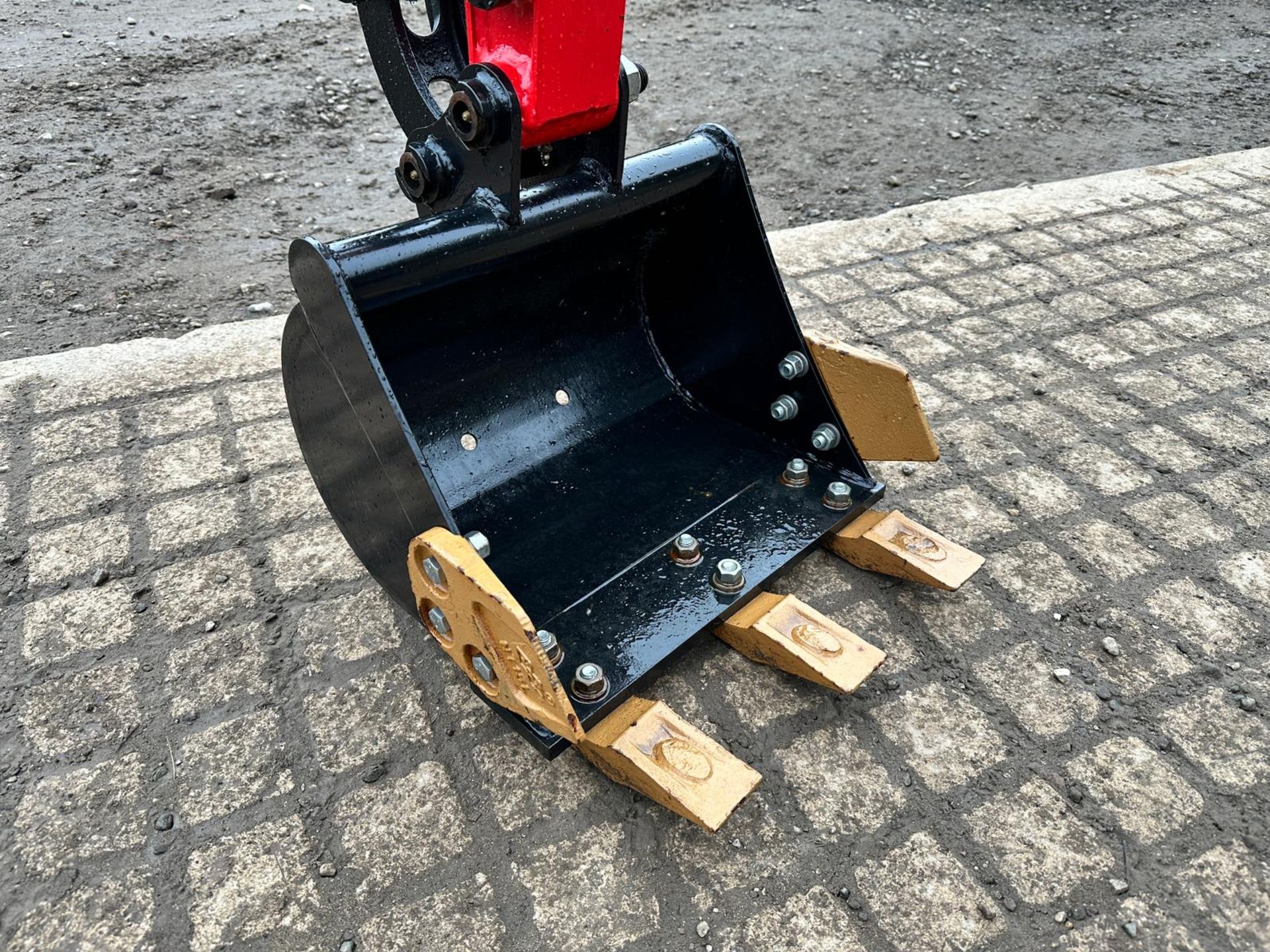 NEW/UNUSED JPC HT12 MINI EXCAVATOR BUNDLE! POSTHOLE BORER AND LOG GRAB *PLUS VAT* - Image 8 of 10