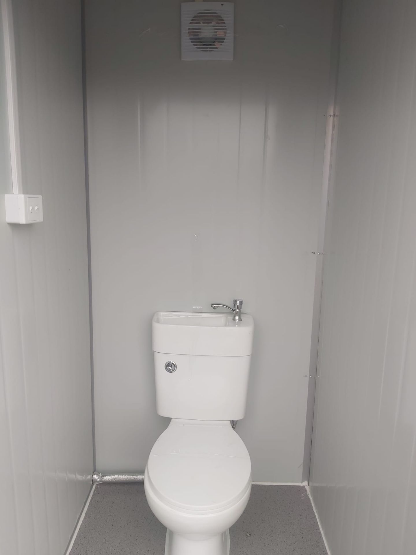 Double Toilet Block 7ft x 4ft Separate WC with basins - Image 5 of 7