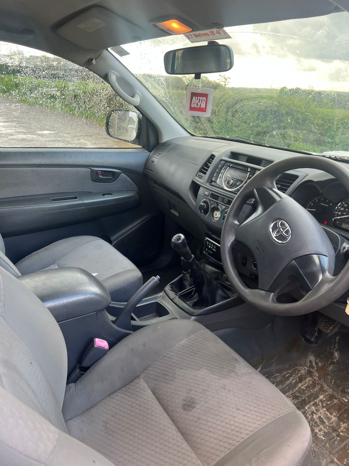 2014 TOYOTA HILUX HL2 D-4D 4X4 S/C WHITE PICK-UP WITH SCISSOR LIFT *PLUS VAT* - Image 11 of 11