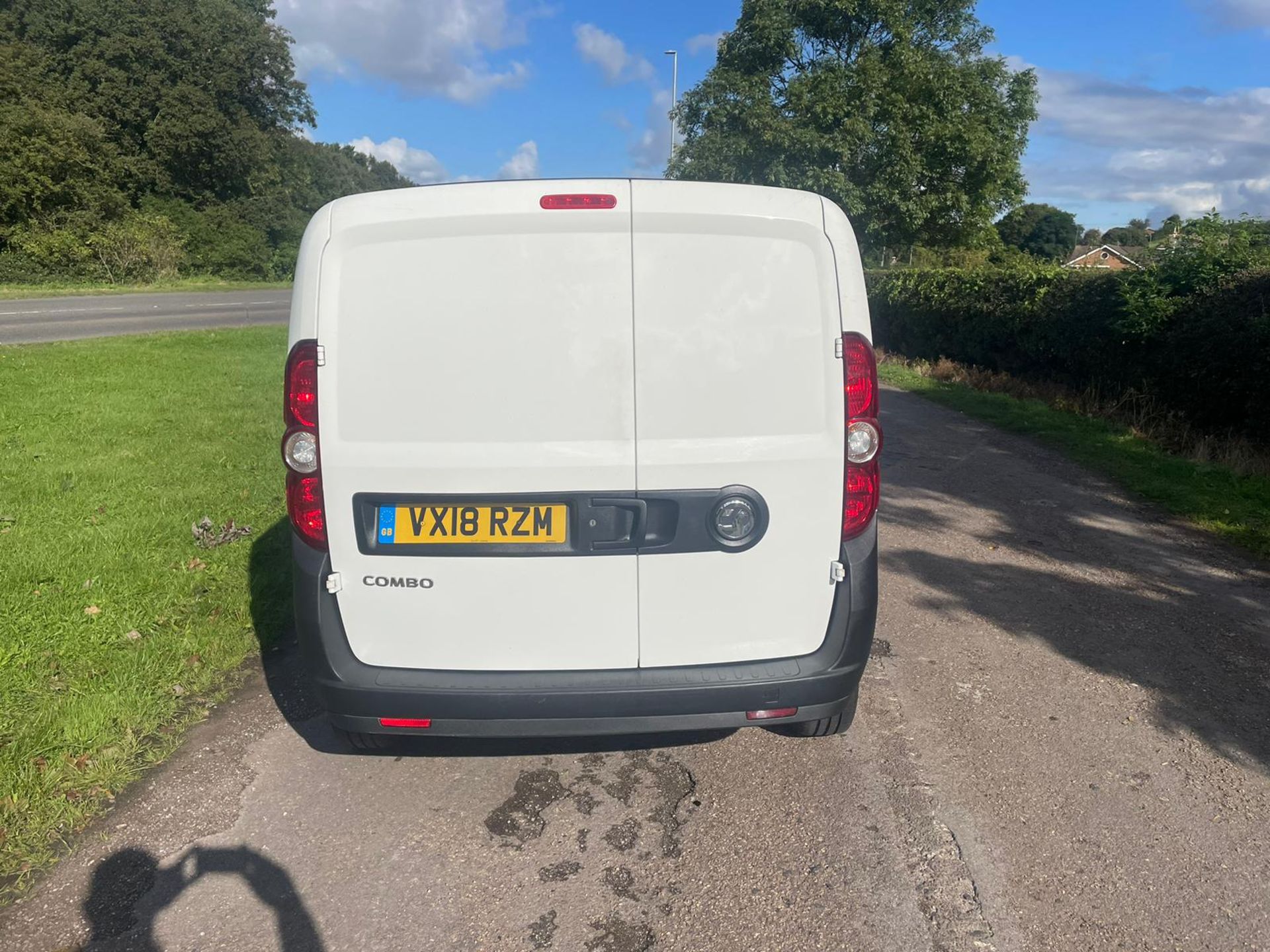 2018/18 REG VAUXHALL COMBO 2000 CDTI 1.6 DIESEL WHITE PANEL VAN, SHOWING 0 FORMER KEEPERS *NO VAT* - Image 5 of 17