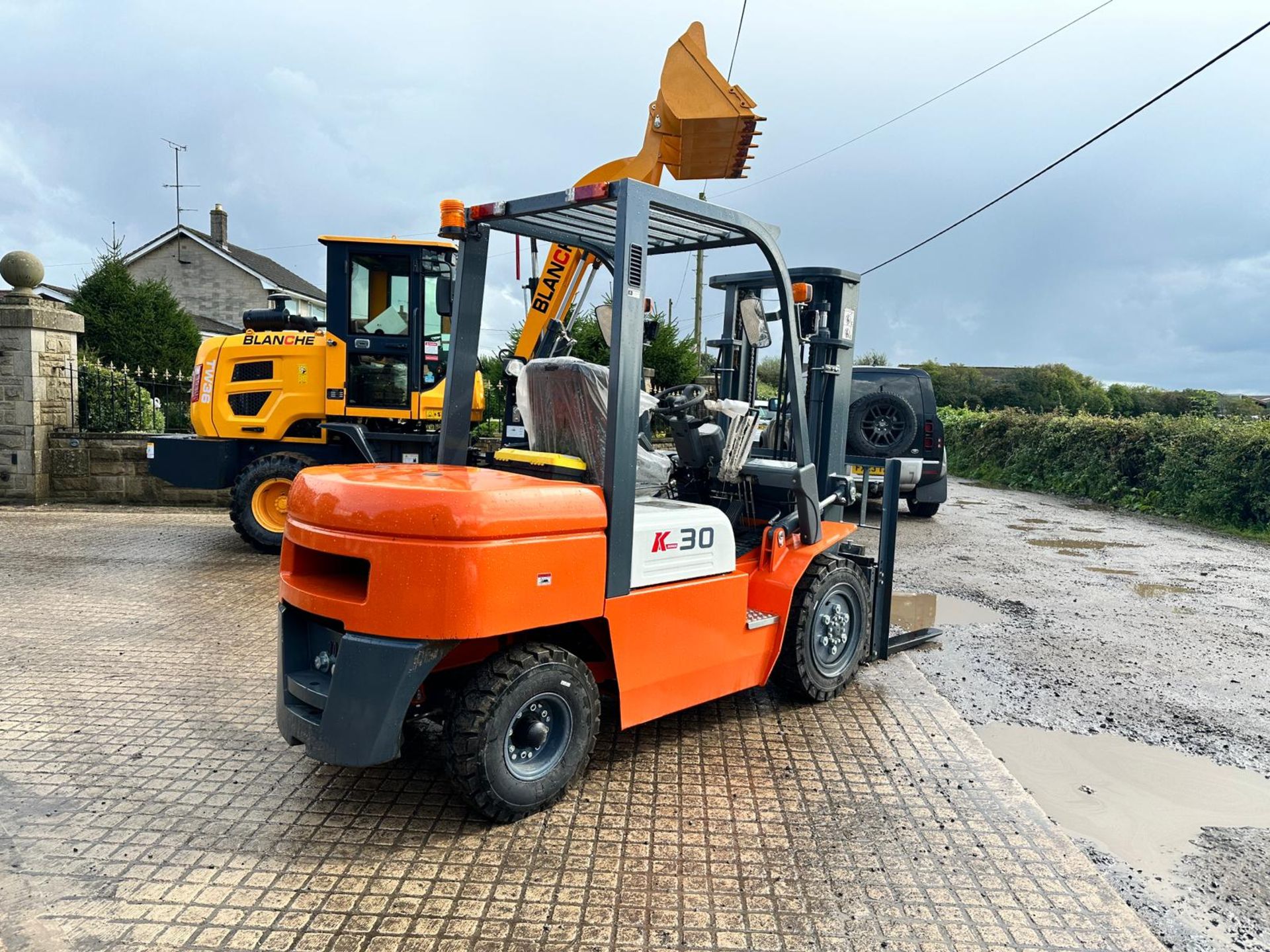 NEW/UNUSED 2023 SURESTAC K30 3 TON DIESEL FORKLIFT *PLUS VAT* - Image 6 of 17