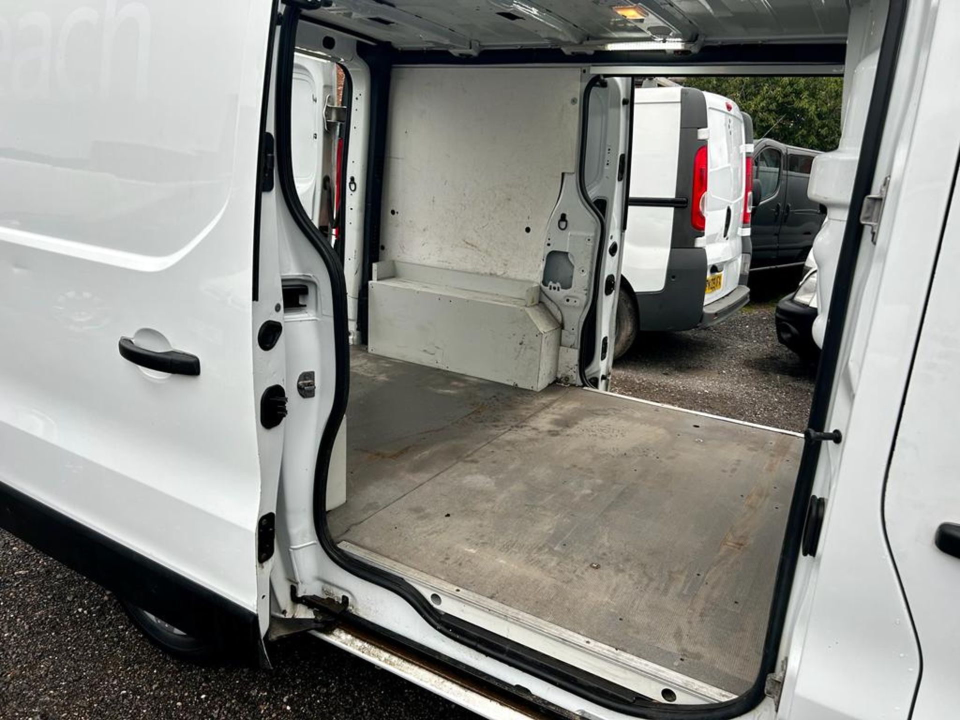 2014 VAUXHALL VIVARO 2900 CDTI ECOFLEX WHITE PANEL VAN *NO VAT* - Image 12 of 17