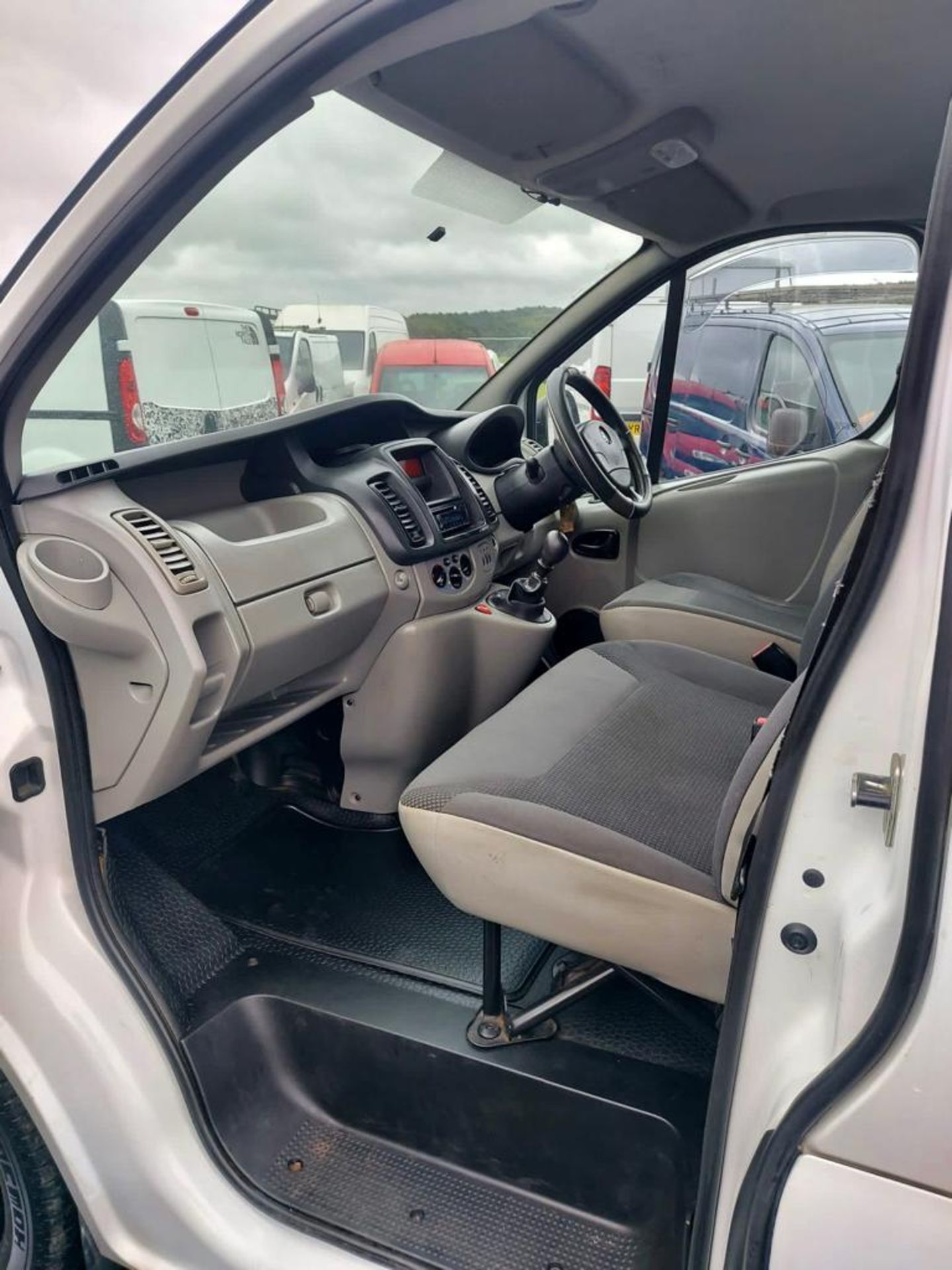 2012 VAUXHALL VIVARO 2700 CDTI 113 SWB WHITE PANEL VAN *NO VAT* - Image 14 of 14